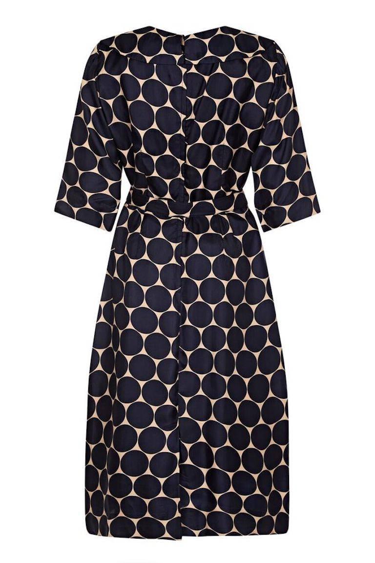 This superb Leslie Fay 1950s silk circle print dress is in pristine condition and would make an excellent choice for formal occasion wear. This piece is designed by Fred Pomerantz for his label Leslie Fay, who is celebrated for his careful