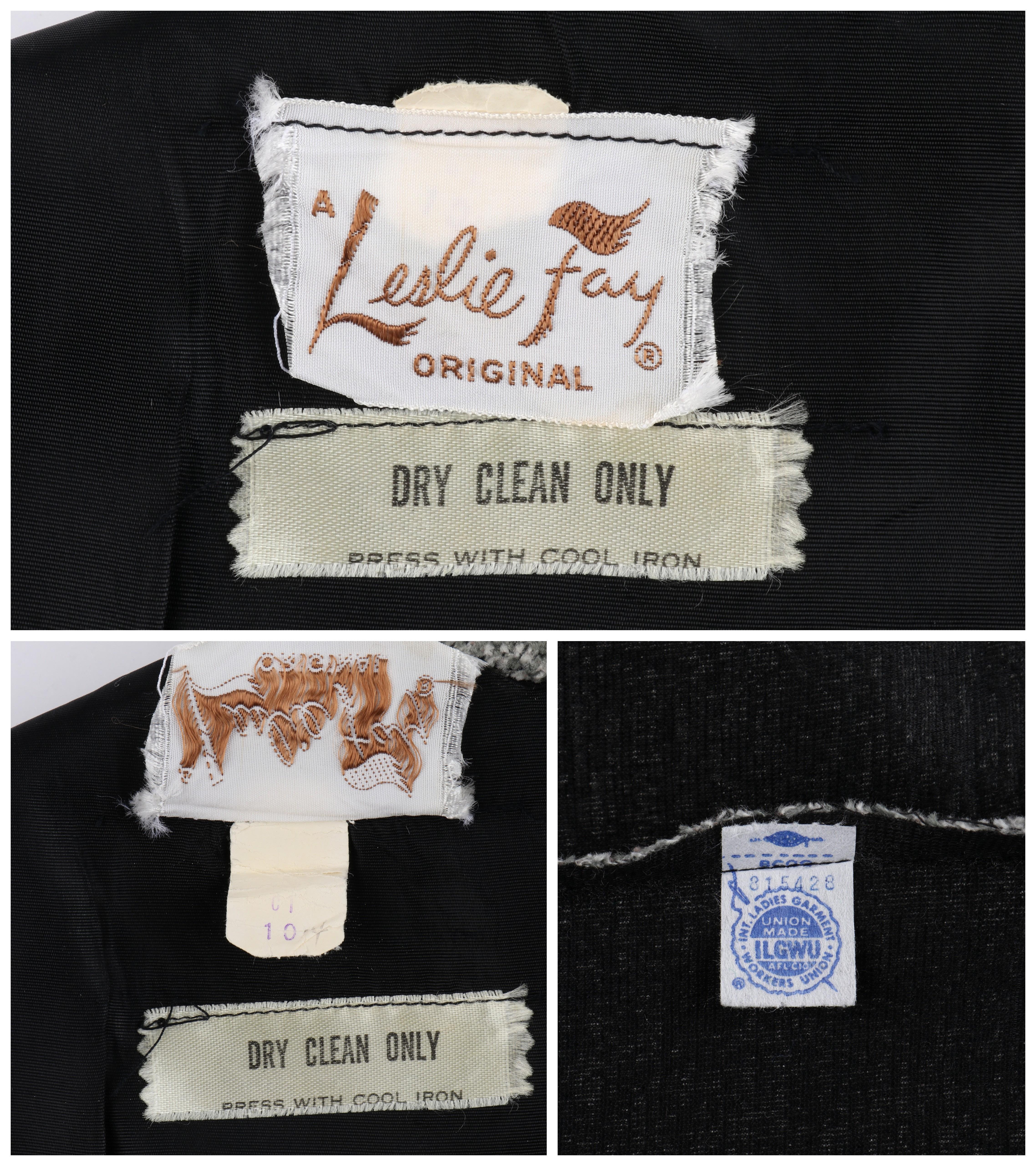 LESLIE FAY - Robe trapèze grise originale sans manches à col bénitier et décolleté argenté, circa années 1960 en vente 4
