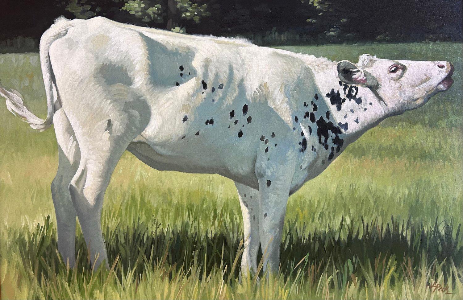 "Freckles" è un dipinto a olio su tavola 24x36 dell'artista Leslie Peck che raffigura una maestosa mucca di razza holstein bianca con macchie nere, in piedi e muggente nel pascolo. L'erba fresca e verde sparge il terreno, mentre una linea di alberi