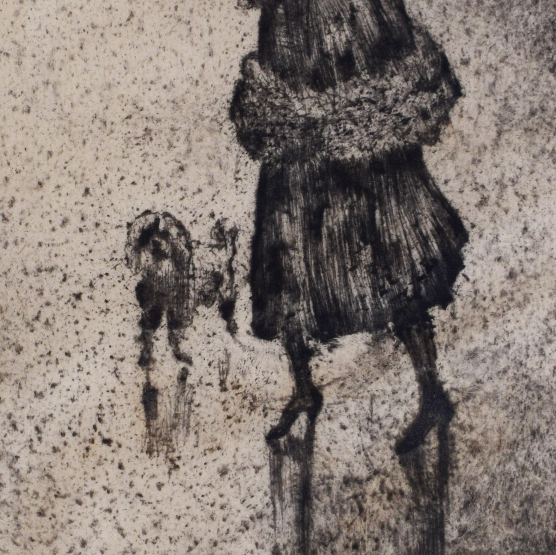 Dame mit Pudel auf einer regnerischen Straße (Kutsche links) - Impressionist (Grau), Figurative Print, von Lesser Ury