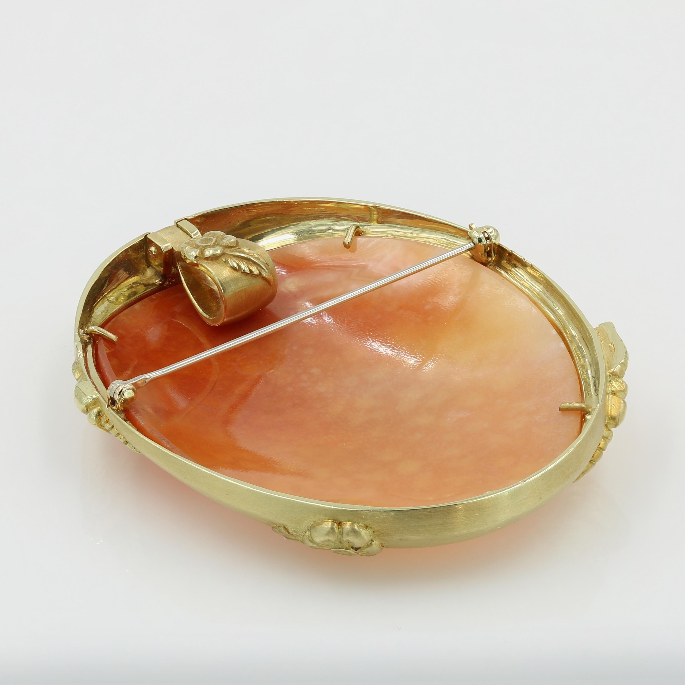 Lester Lampert One of a Kind Cameo Pin/Pendant in 18 Karat Yellow Gold In Excellent Condition For Sale In Chicago, IL