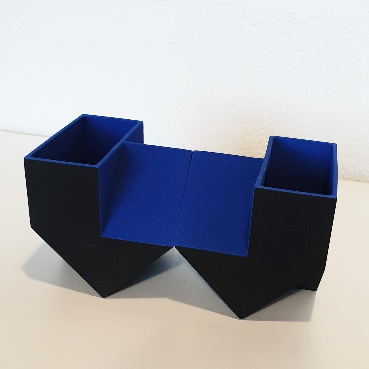 SC1403 blue - contemporary modern abstract geometric ceramic object sculpture - Contemporary Sculpture by Let de Kok