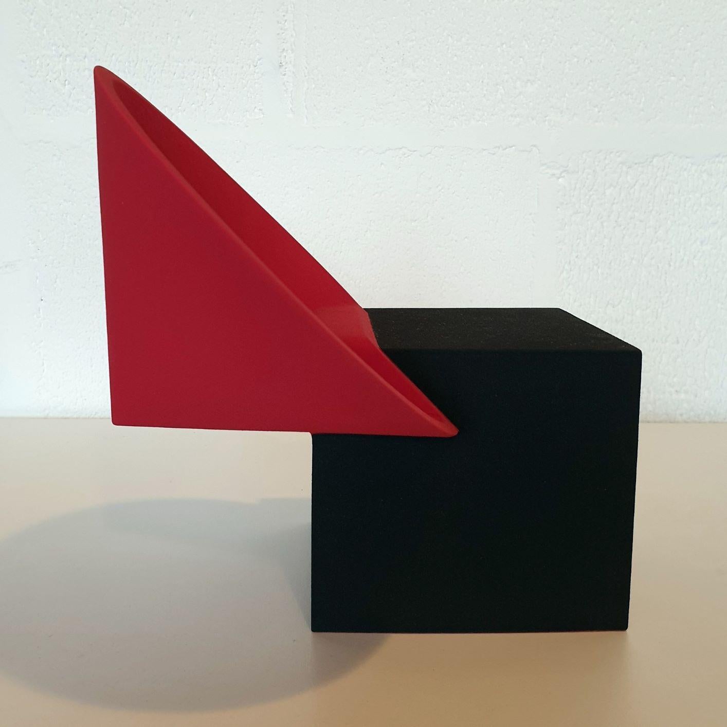 SC1601 red - contemporary modern abstract geometric ceramic object sculpture - Contemporary Sculpture by Let de Kok