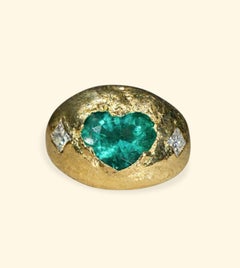 Leto Lama 1.35 Quilates Esmeralda Colombiana Corazón Anillo Chubby Hecho a Mano Oro de 18 Quilates