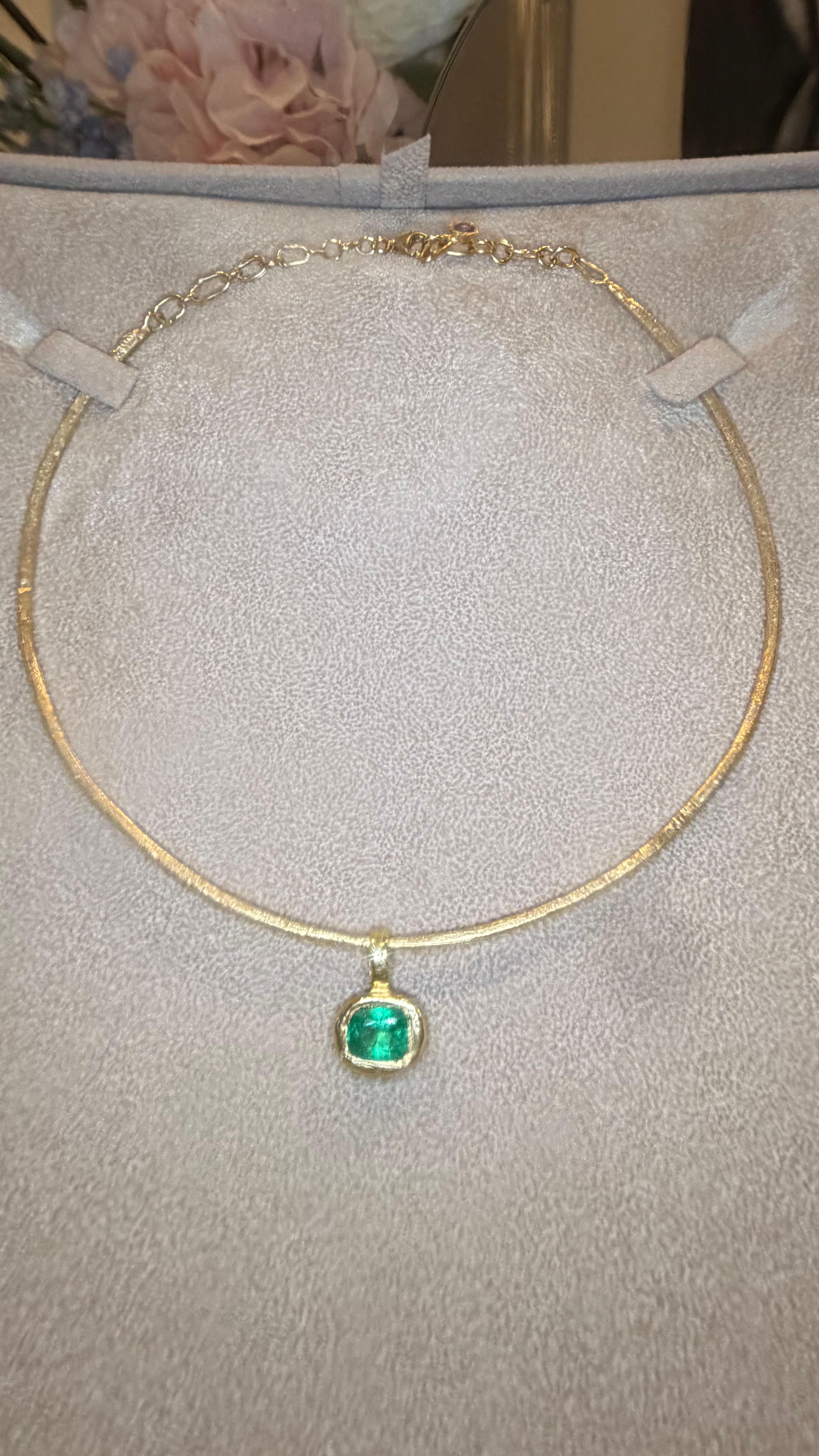 Leto Lama 2.24 Cts Zambia Emerald Cushion Cut Pendentif 18 Ct Gold en vente 7