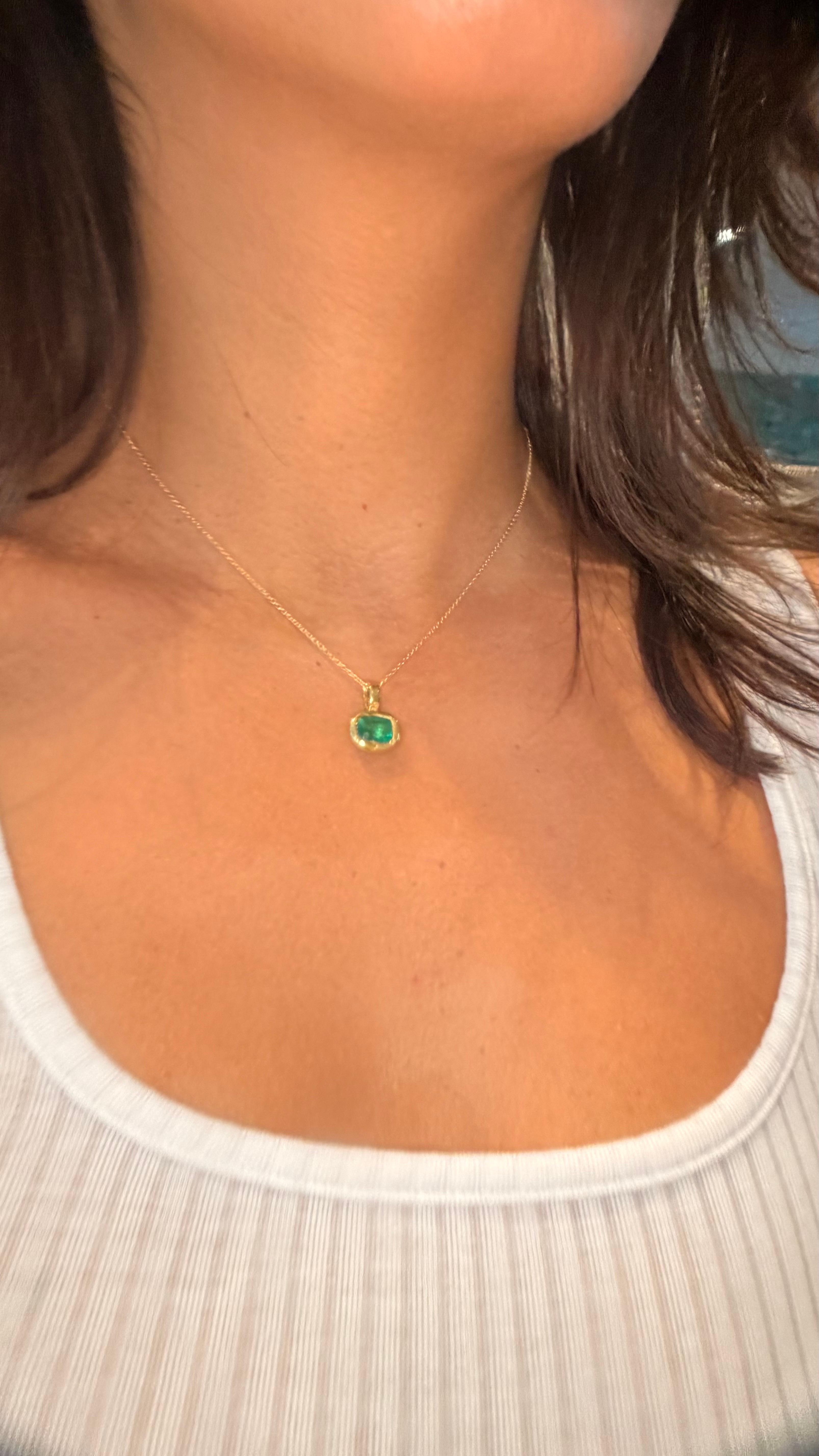 Leto Lama 2.24 Cts Zambia Emerald Cushion Cut Pendentif 18 Ct Gold en vente 10