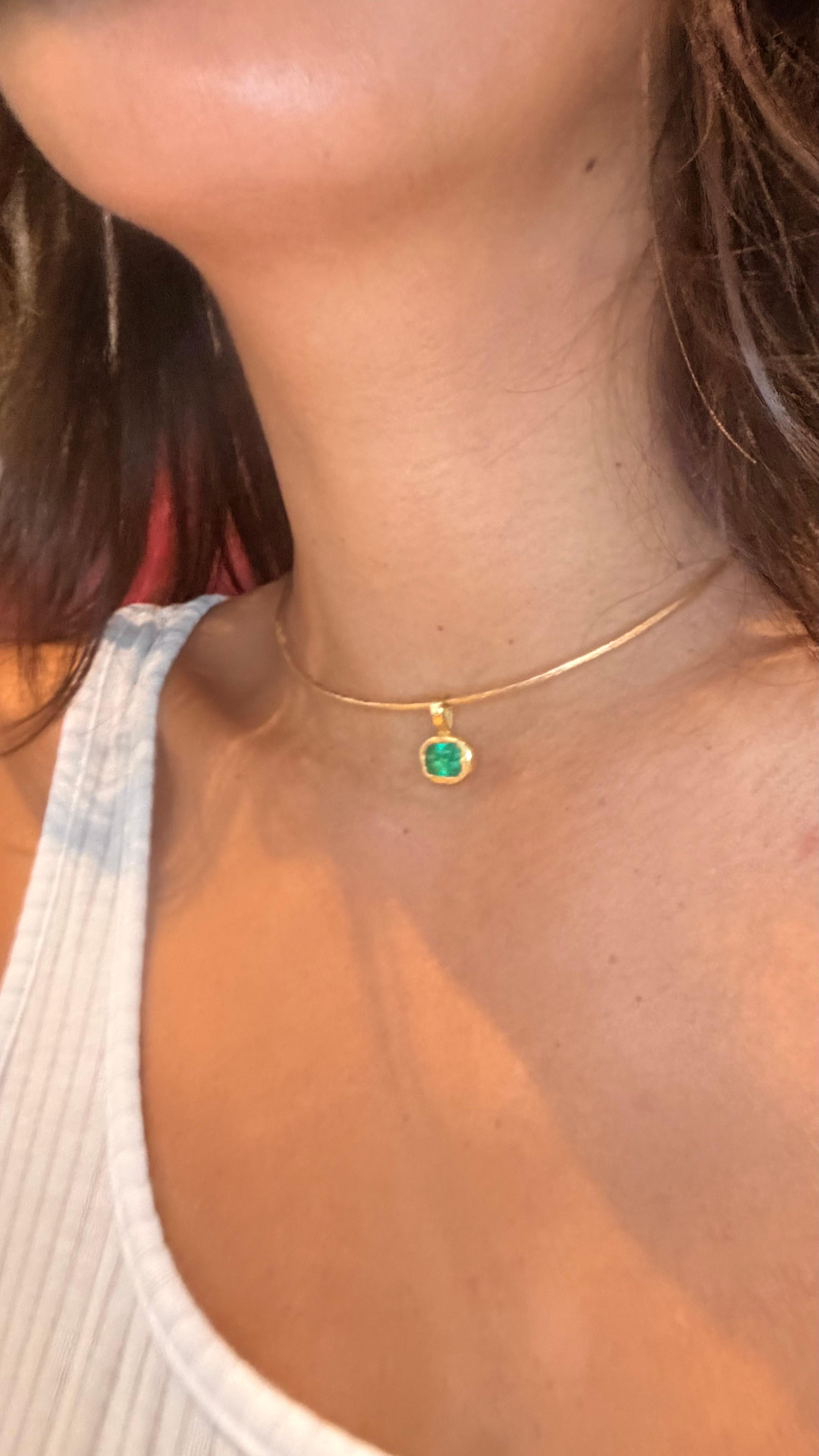 Leto Lama 2.24 Cts Zambia Emerald Cushion Cut Pendentif 18 Ct Gold en vente 11