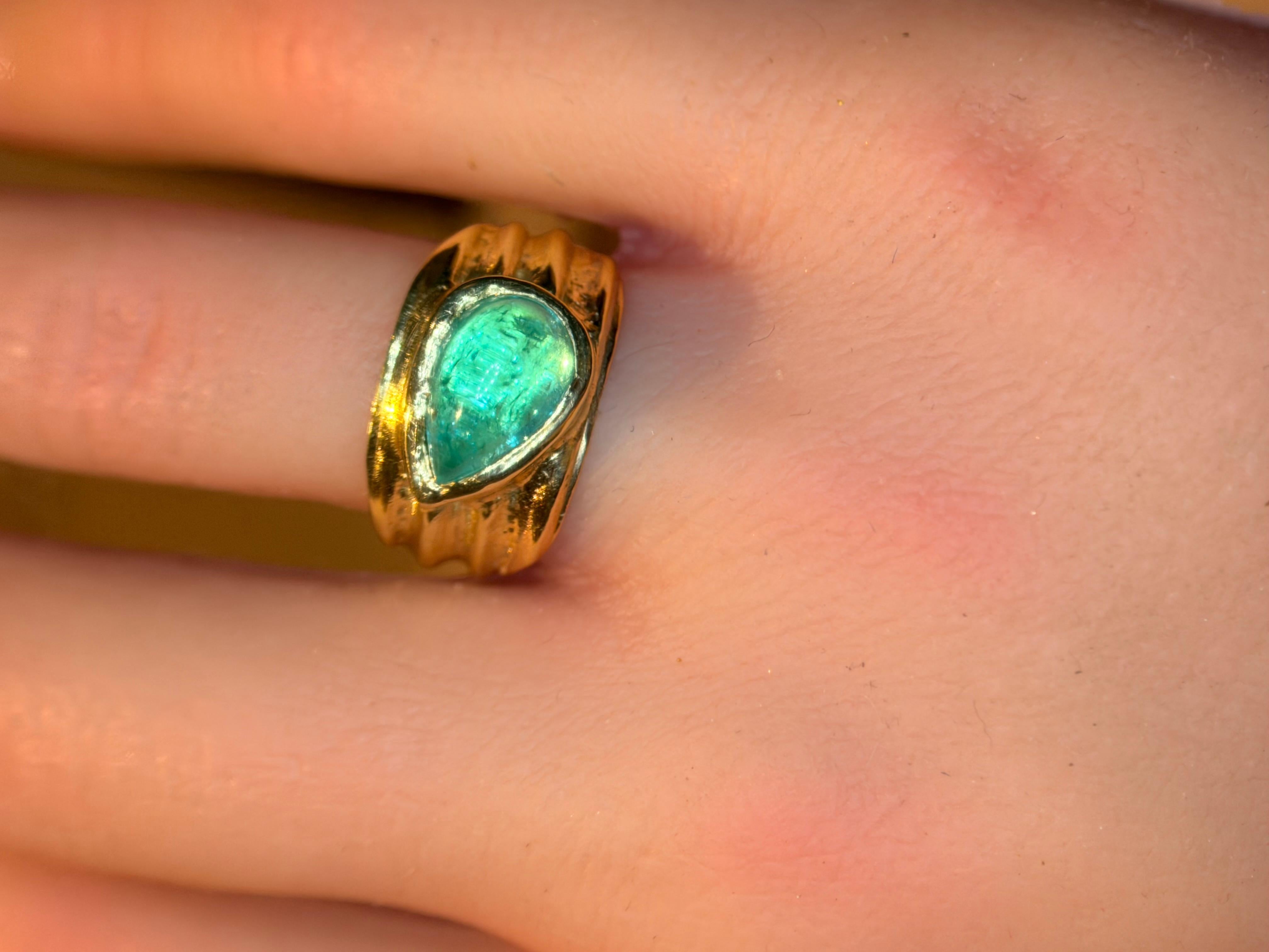Leto Lama 2.5 Cts Paraiba Cabochon Cigar Ring Band 18 Ct Oro Amarillo en venta 6