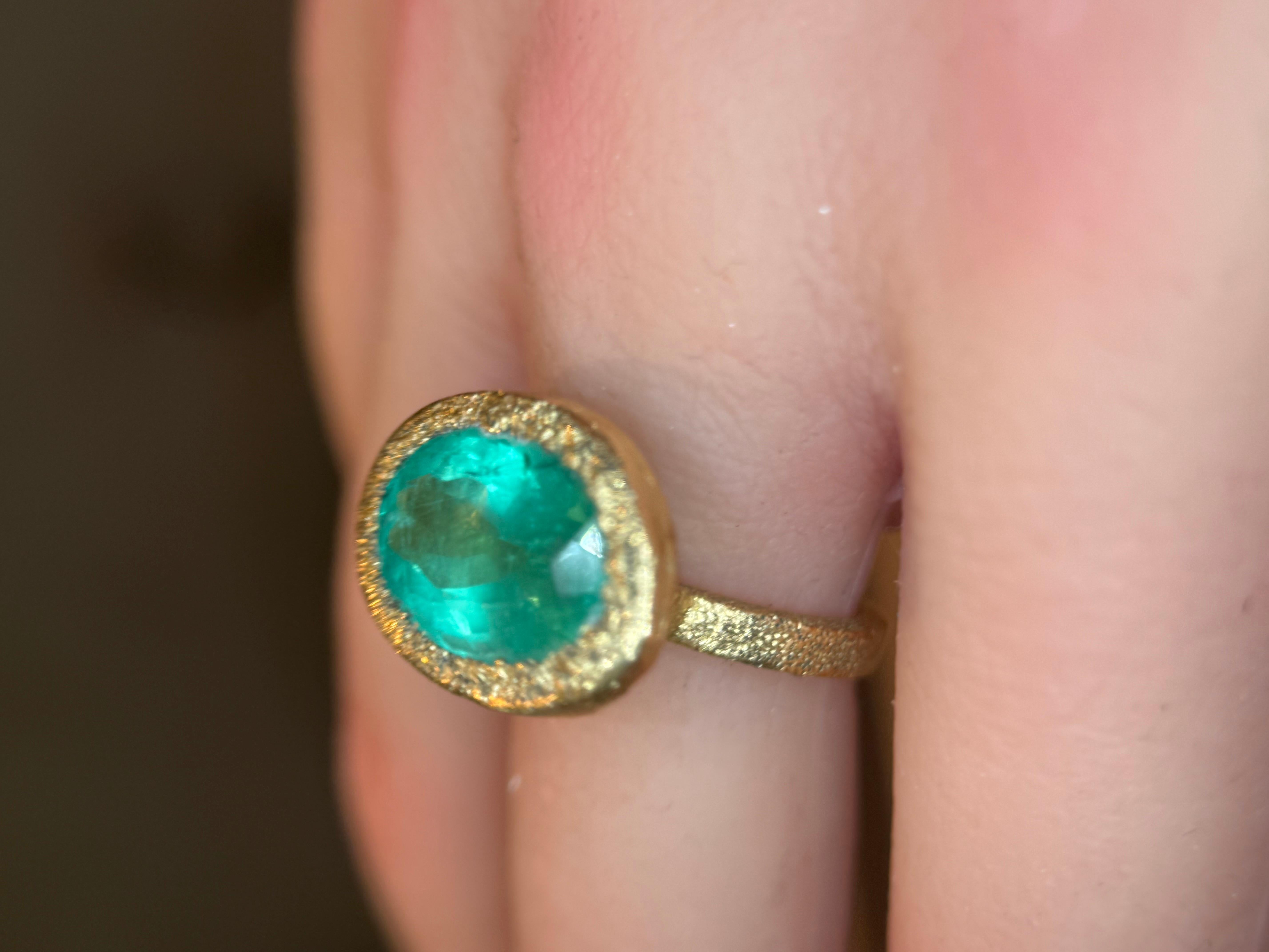Leto Lama, bague de cocktail ou de fiançailles en or 18 carats avec émeraude ovale de 5,5 carats en vente 6