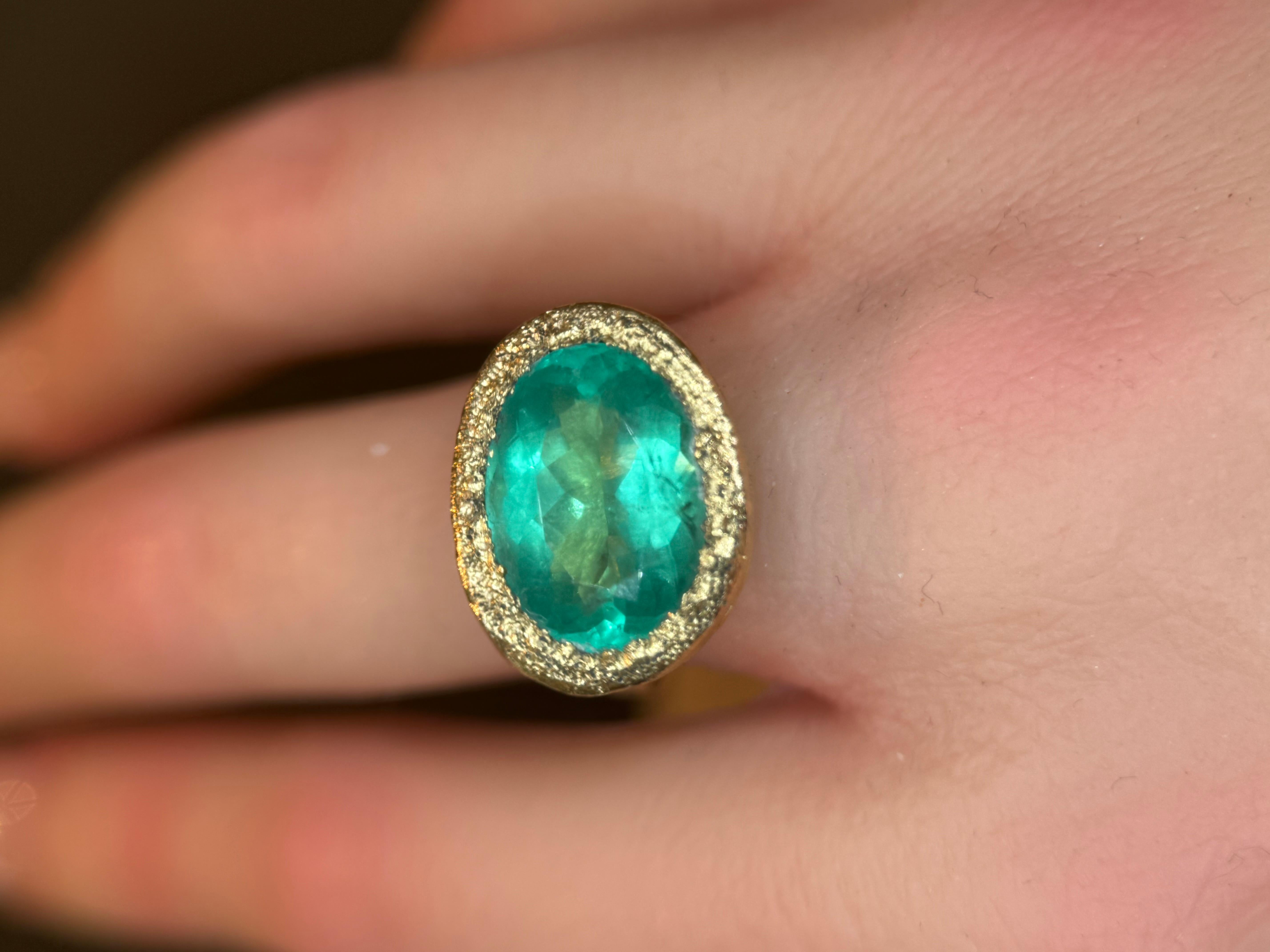 Leto Lama, bague de cocktail ou de fiançailles en or 18 carats avec émeraude ovale de 5,5 carats en vente 7