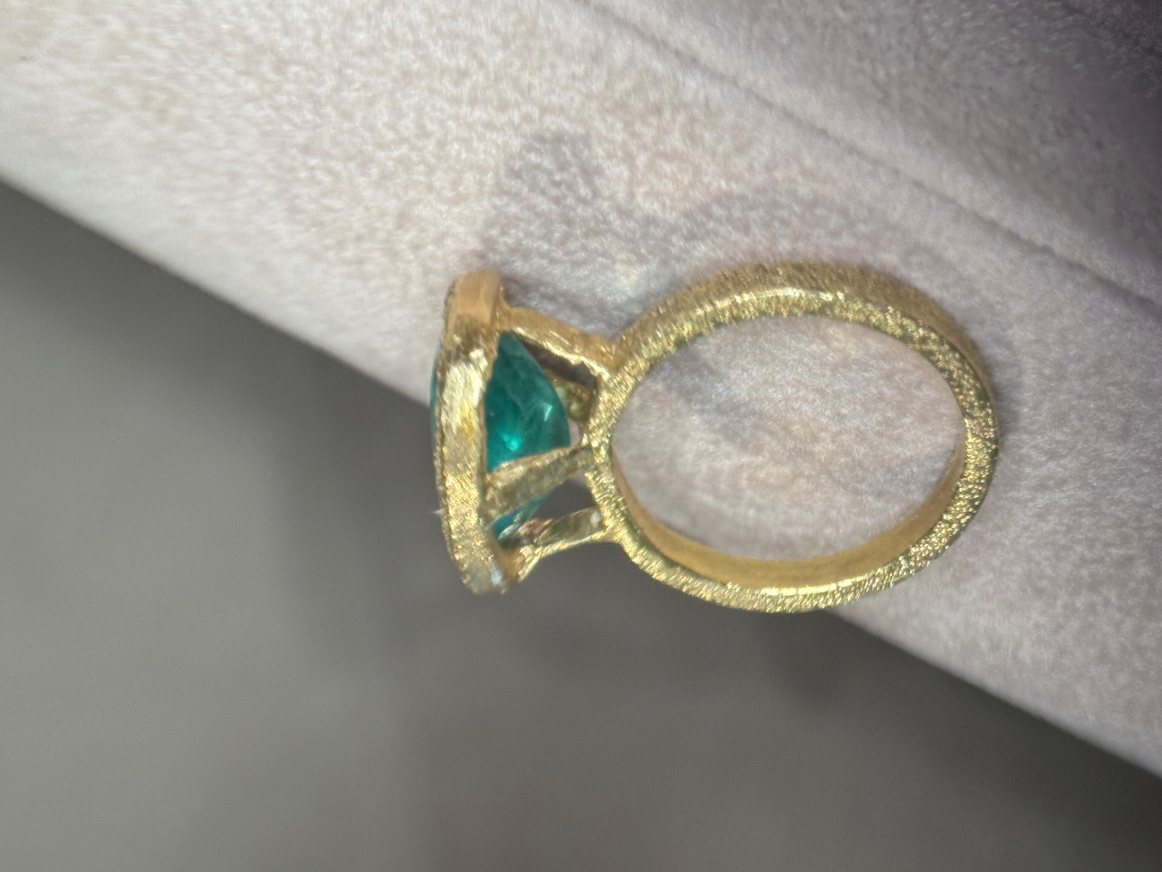 Leto Lama, bague de cocktail ou de fiançailles en or 18 carats avec émeraude ovale de 5,5 carats en vente 8