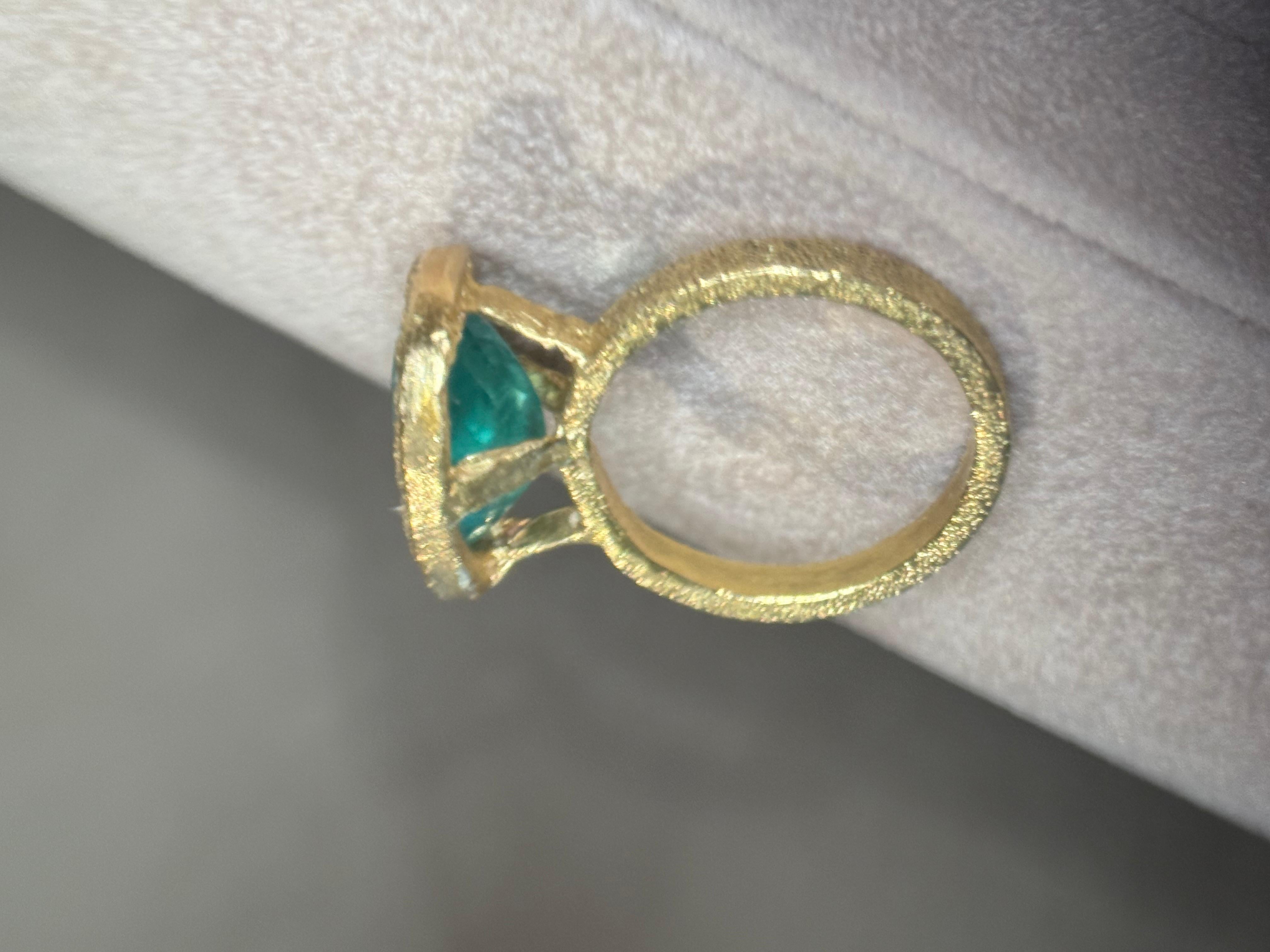 Leto Lama, bague de cocktail ou de fiançailles en or 18 carats avec émeraude ovale de 5,5 carats en vente 9