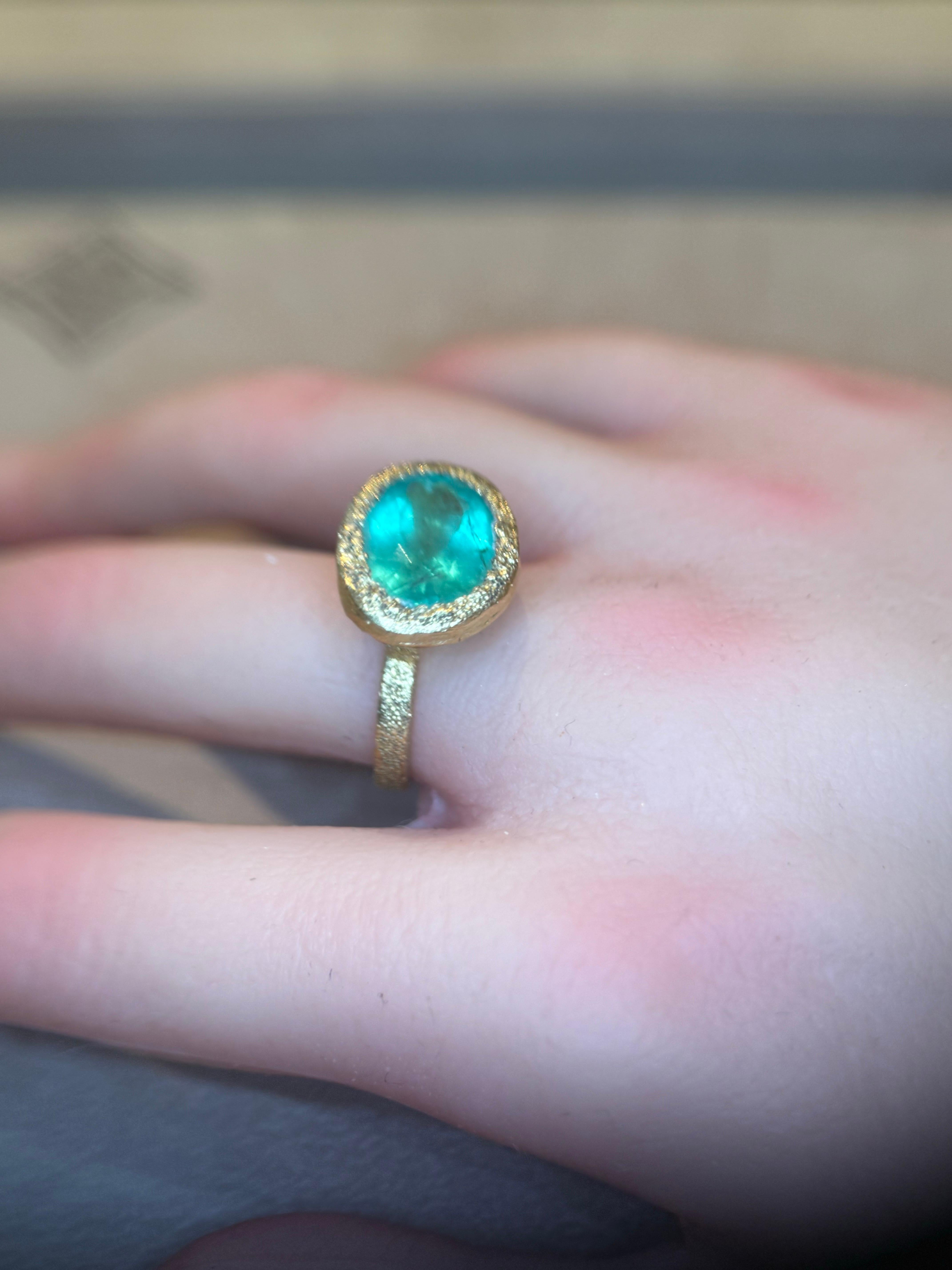 Taille ovale Leto Lama, bague de cocktail ou de fiançailles en or 18 carats avec émeraude ovale de 5,5 carats en vente