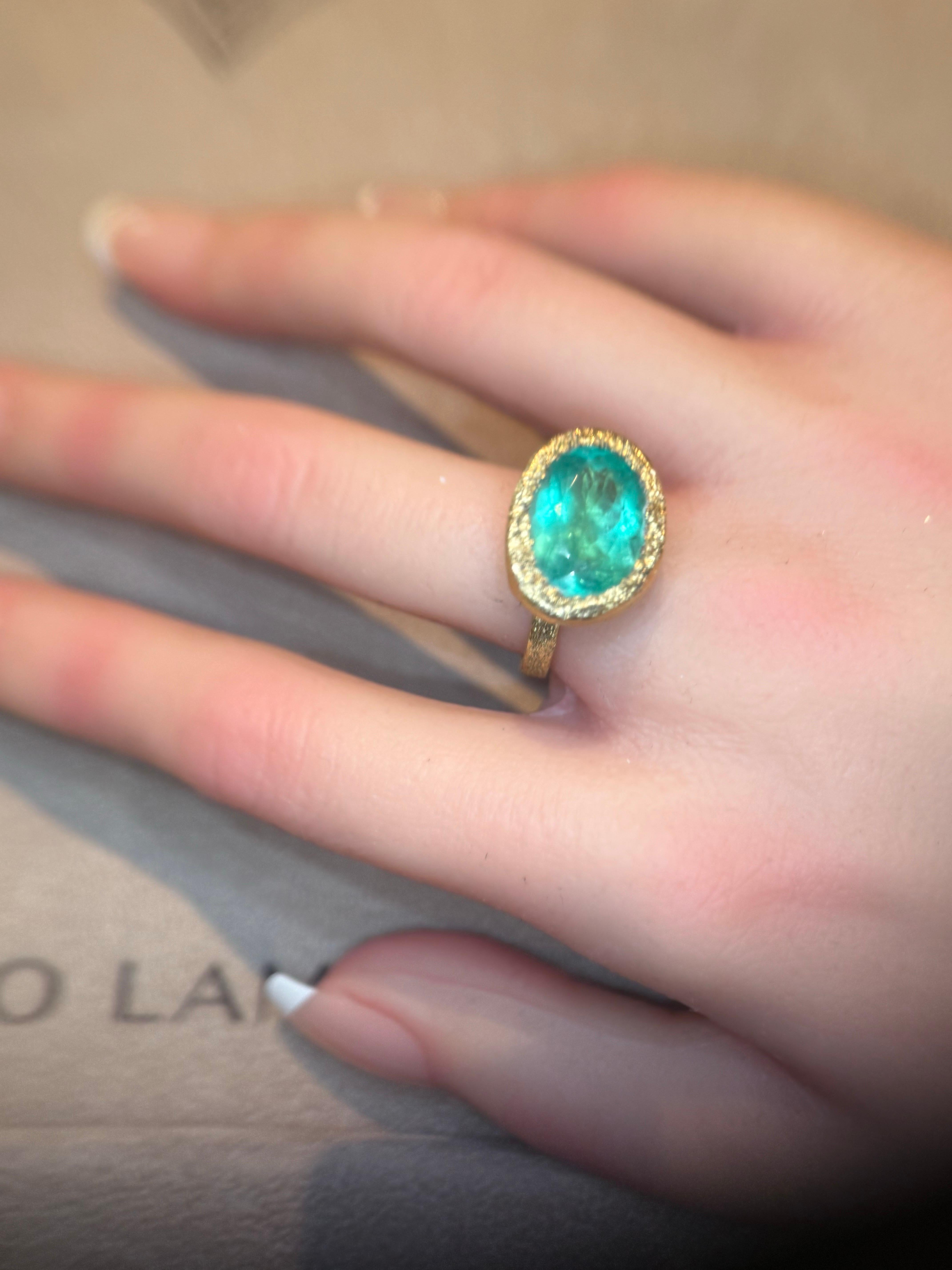 Leto Lama, bague de cocktail ou de fiançailles en or 18 carats avec émeraude ovale de 5,5 carats Neuf - En vente à London, GB