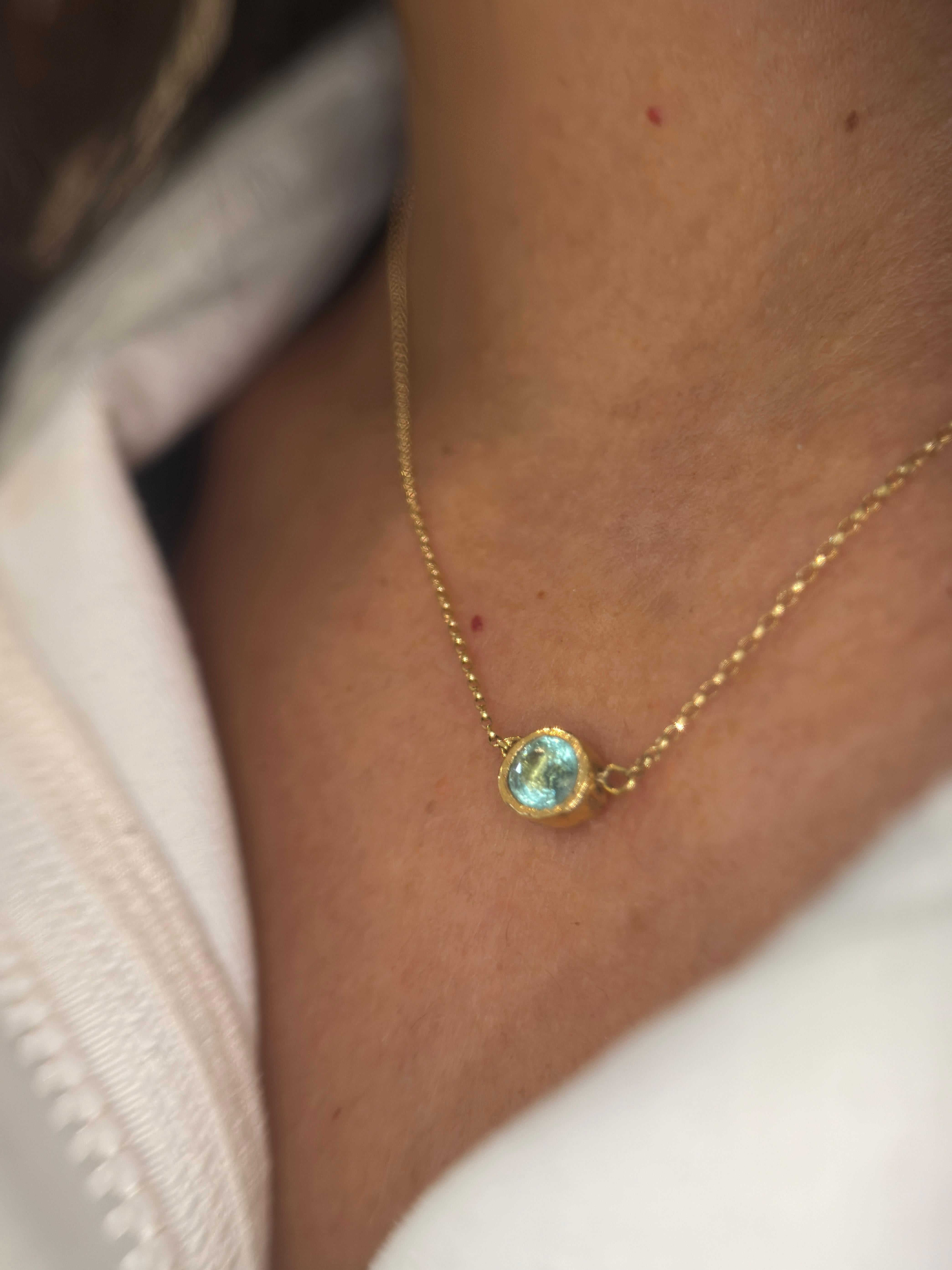 Moderno Leto Lama  Beautiful Blue Glowy Paraiba Tourmaline Necklace in vendita