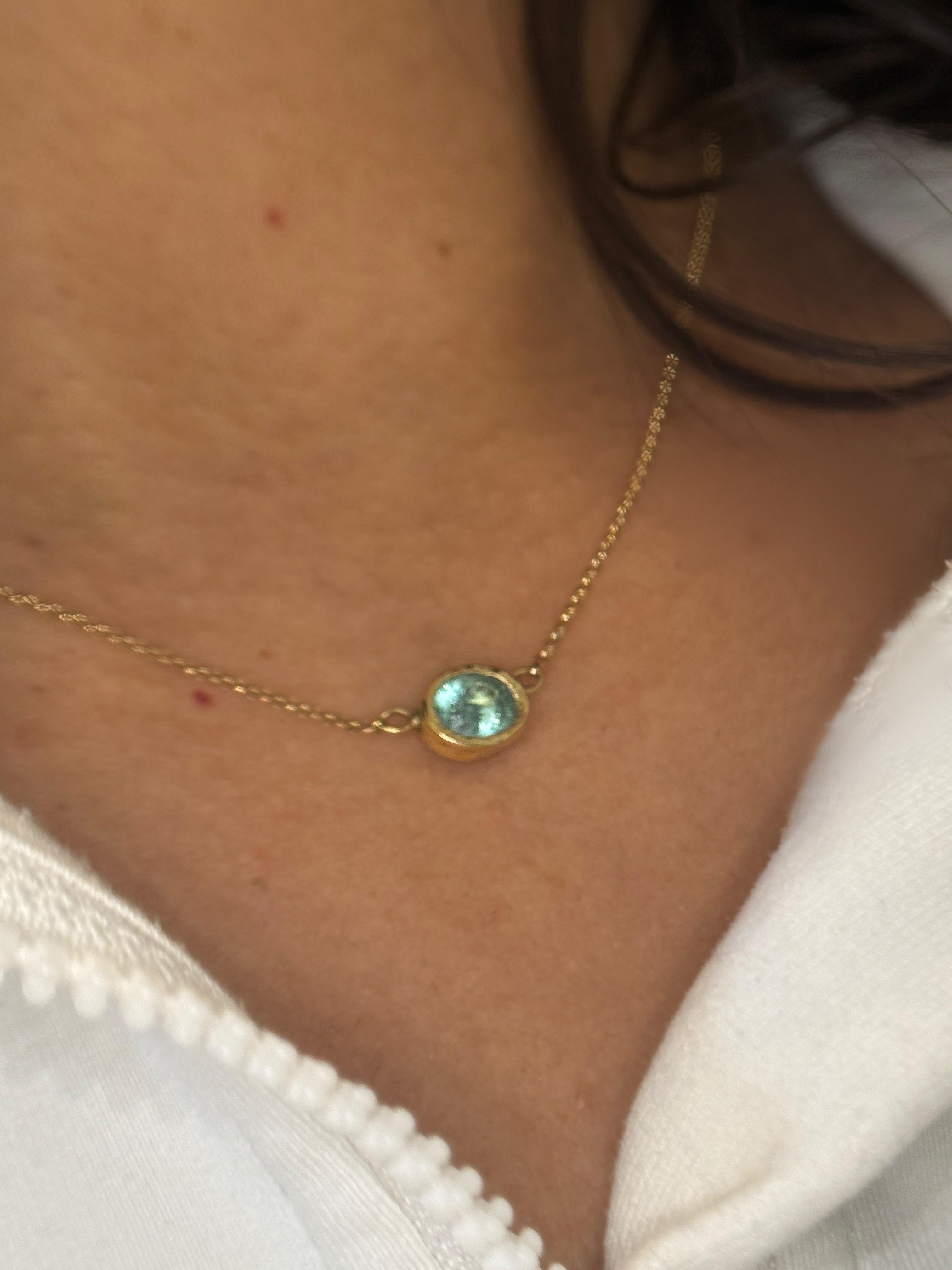 Taglio ovale Leto Lama  Beautiful Blue Glowy Paraiba Tourmaline Necklace in vendita