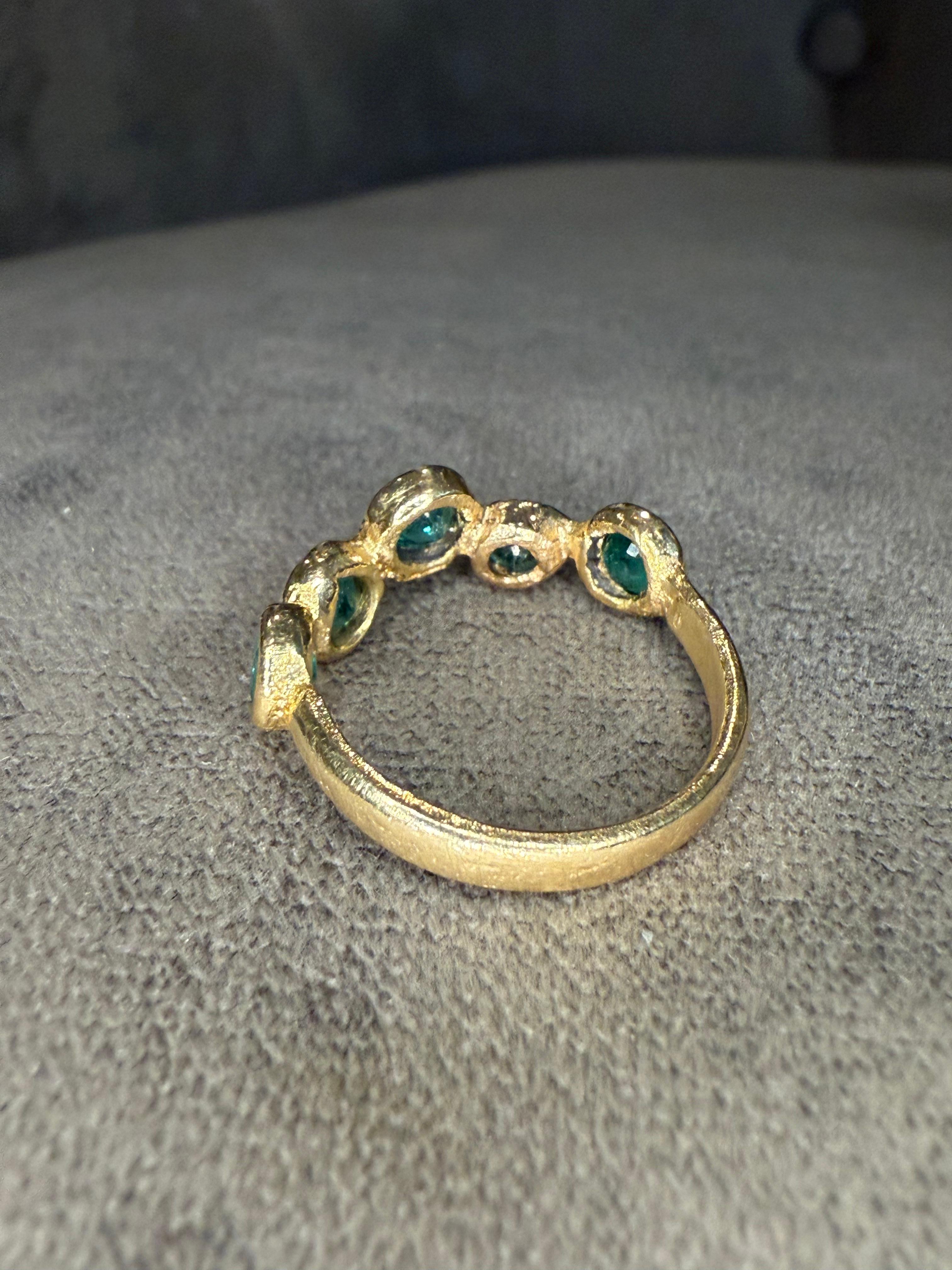 Leto Lama Emerald Bezel 5 Rounds Wave Ring Band 18 Ct Gold For Sale 5