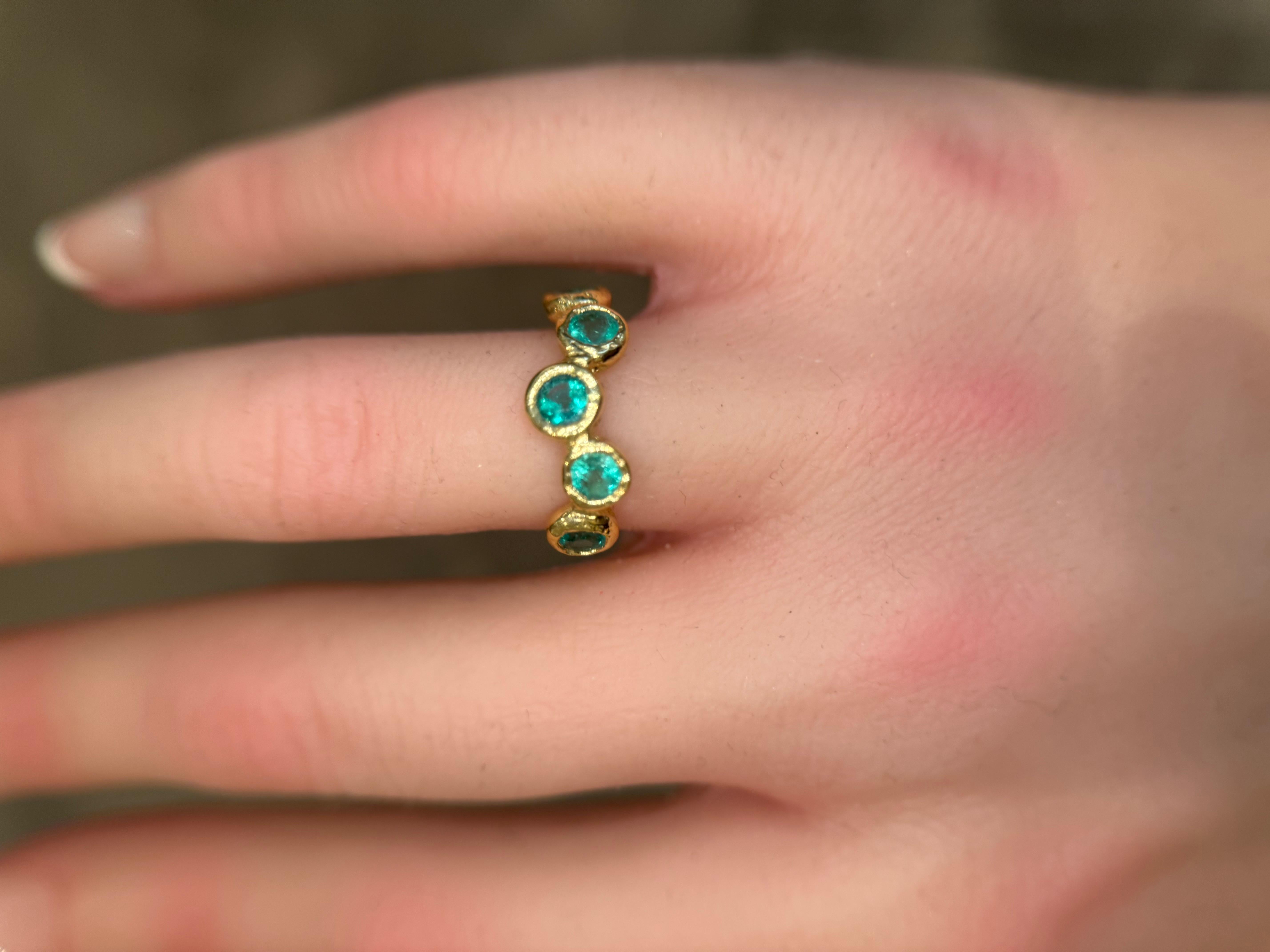Women's Leto Lama Emerald Bezel 5 Rounds Wave Ring Band 18 Ct Gold For Sale
