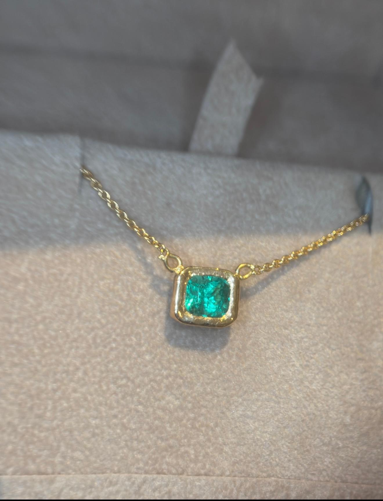 Artisan Leto Lama Emerald Necklace Vivacious Stunning Emerald Cut 18 Ct Gold en vente
