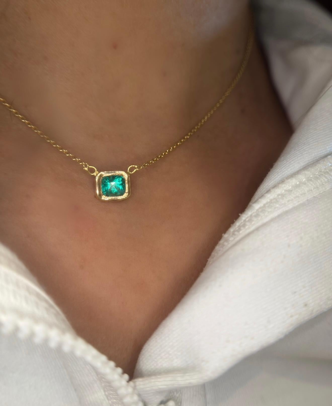 Leto Lama Emerald Necklace Vivacious Stunning Emerald Cut 18 Ct Gold Unisexe en vente