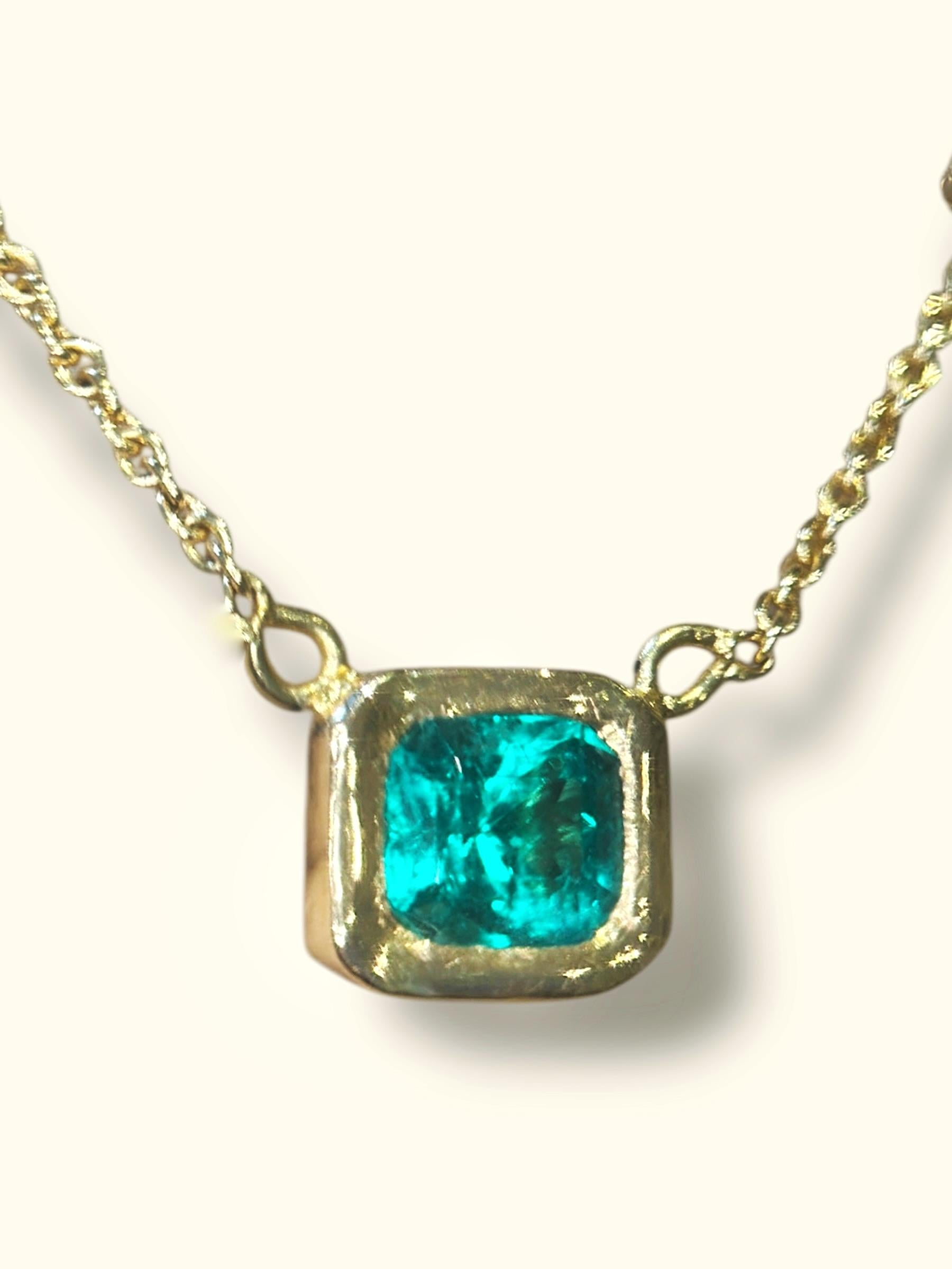 Leto Lama Emerald Necklace Vivacious Stunning Emerald Cut 18 Ct Gold en vente 2