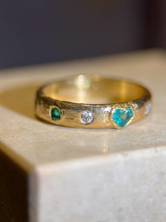 Leto Lama Emeralds and Diamonds All Around Ring Band 18 Ct Yellow Gold