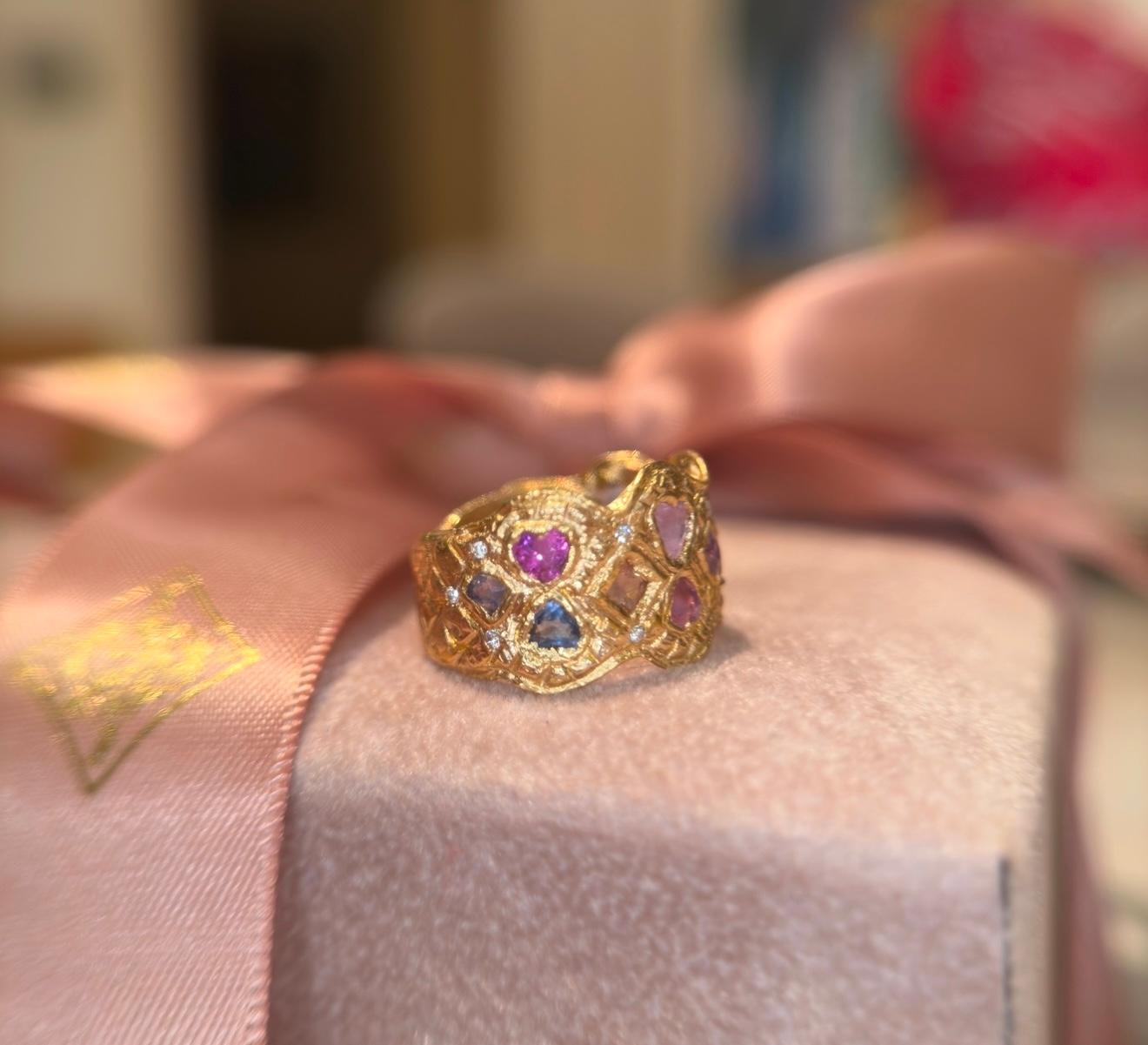 Leto Lama Empress of Hearts 18 Ct Gold Sapphires and Diamonds Cigar Ring For Sale 7