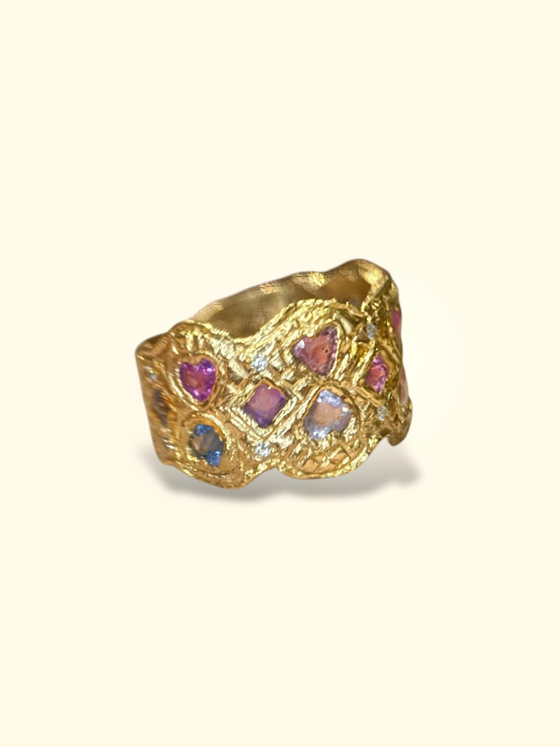 Leto Lama Empress of Hearts 18 Ct Gold Sapphires and Diamonds Cigar Ring In New Condition For Sale In London, GB