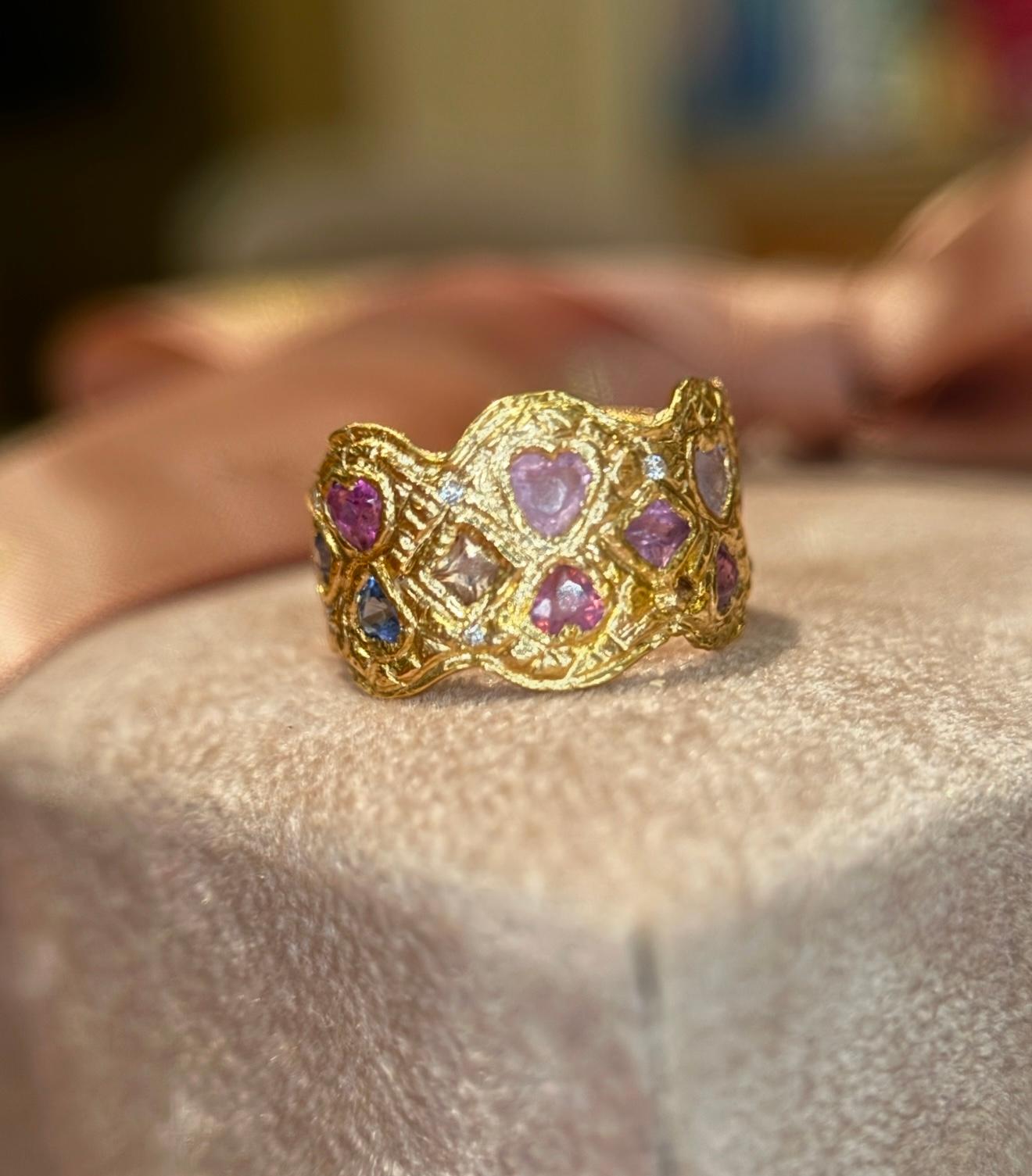 Leto Lama Empress of Hearts 18 Ct Gold Sapphires and Diamonds Cigar Ring For Sale 3