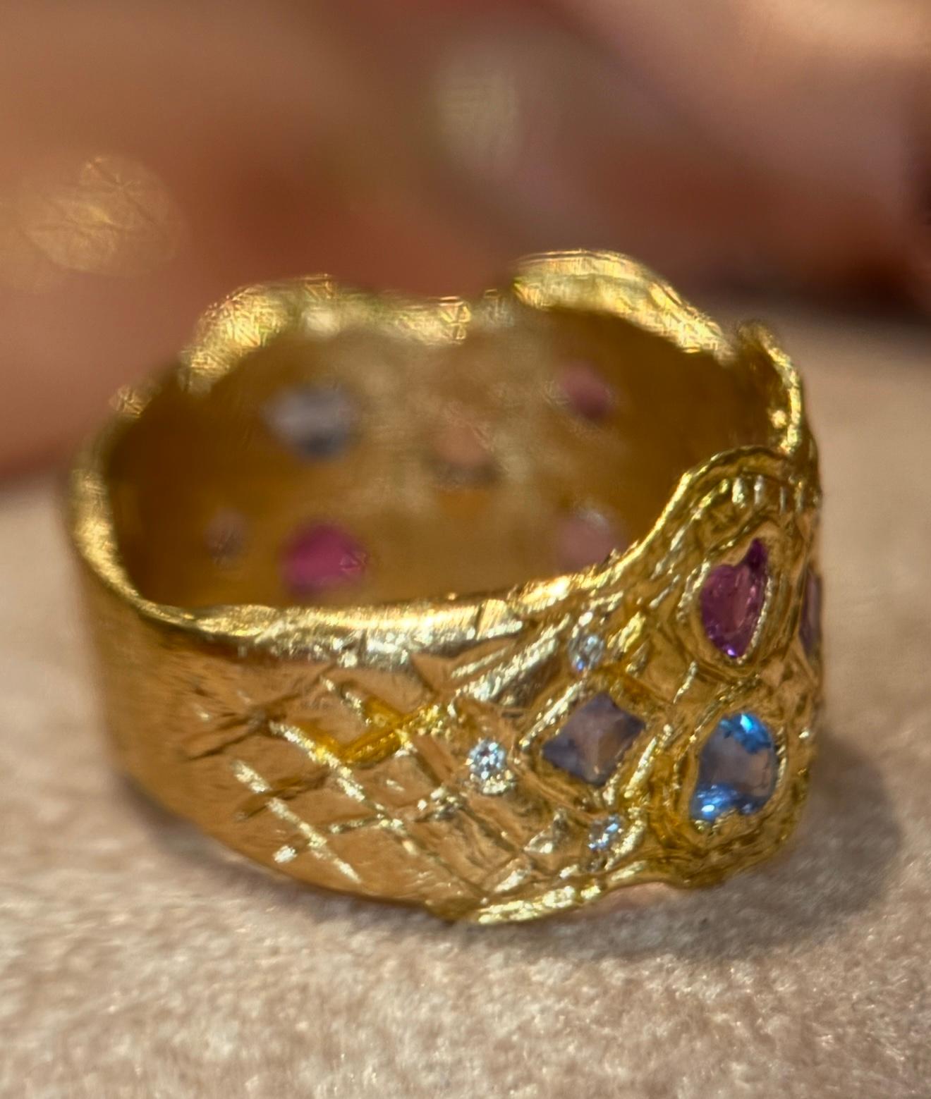 Leto Lama Empress of Hearts 18 Ct Gold Sapphires and Diamonds Cigar Ring For Sale 5