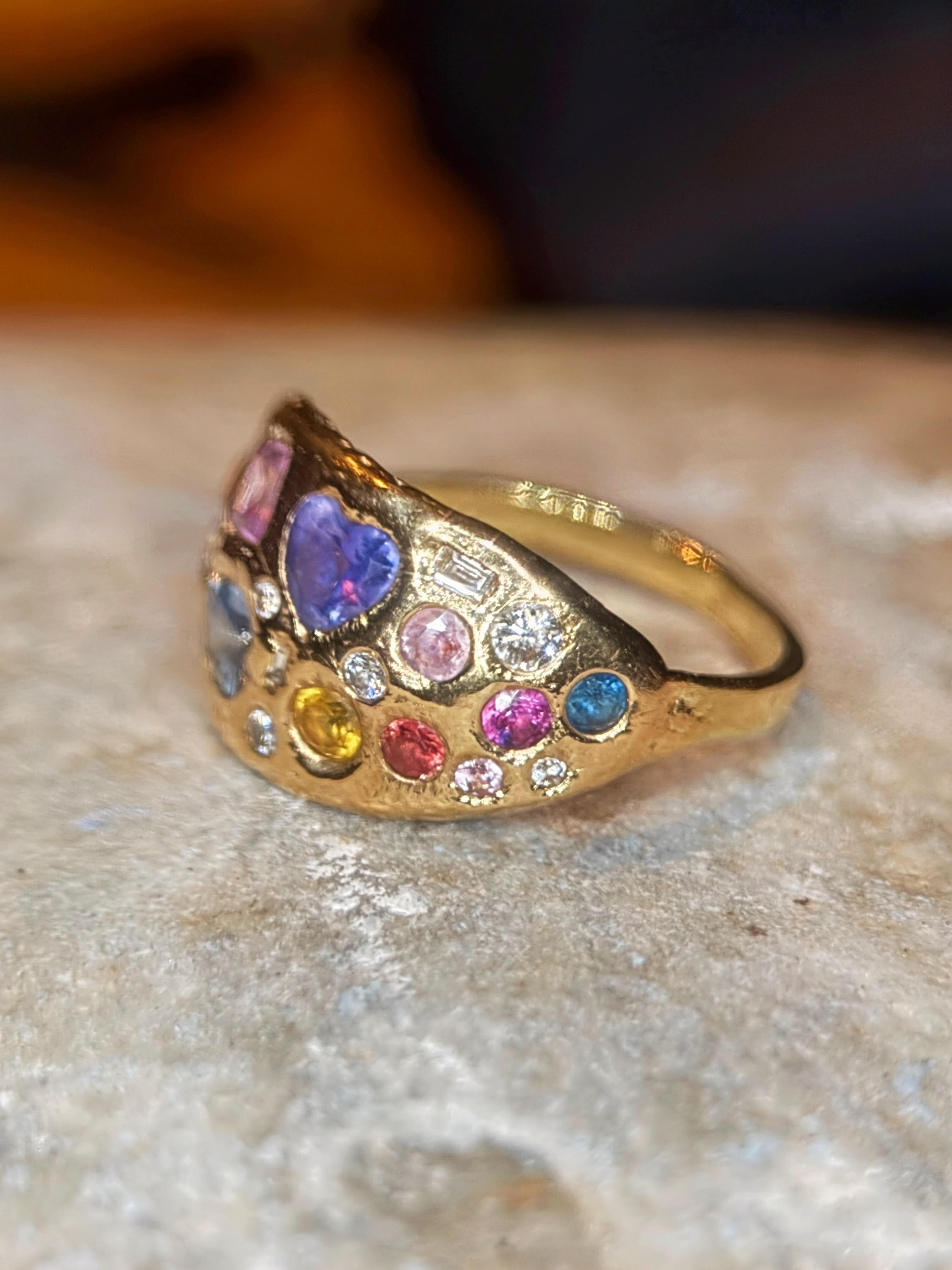 Moderno Anello da cocktail con zaffiri Leto Lama Galaxy Dome Abstract Art 18 ct Gold in vendita