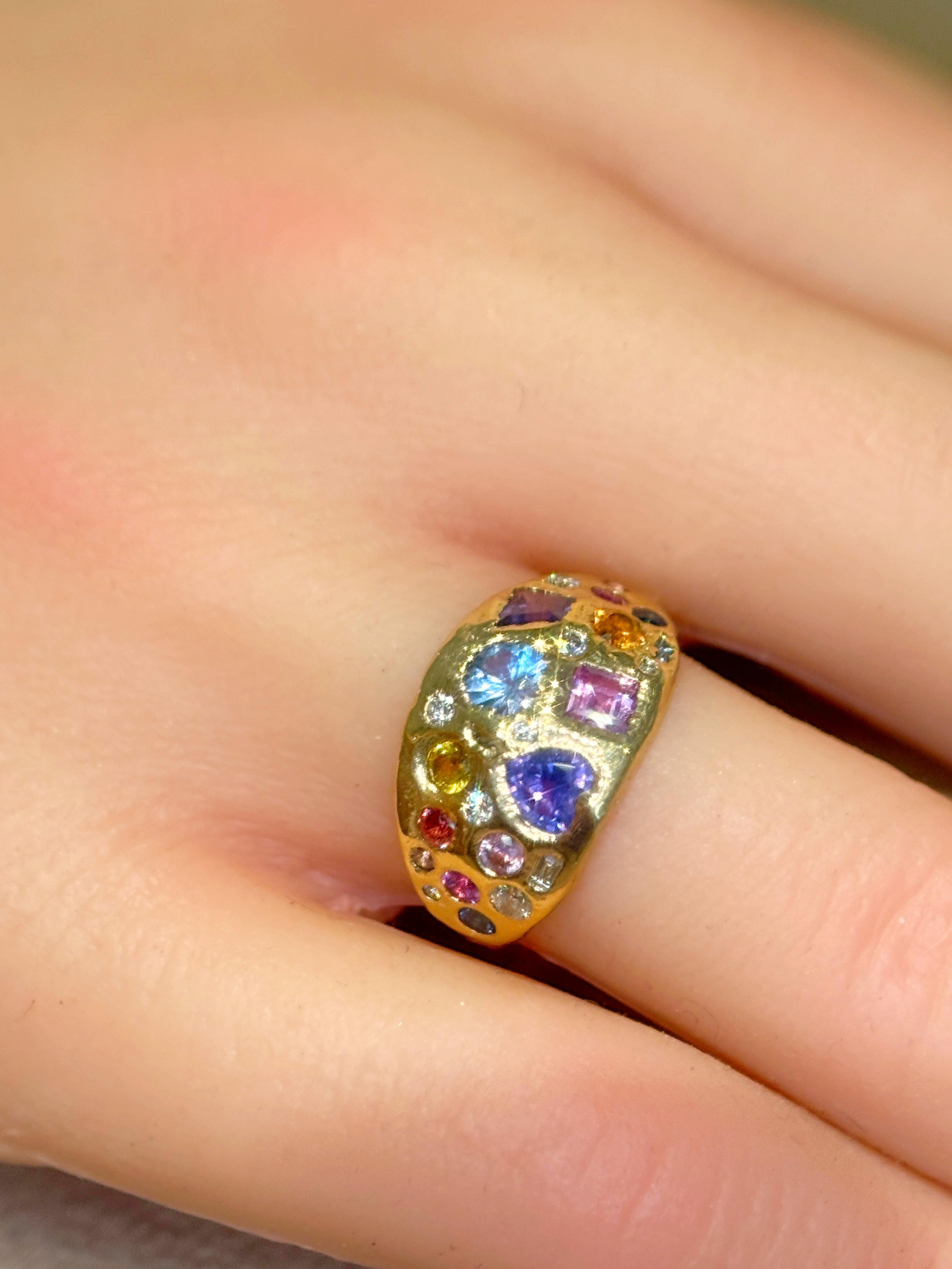 Anello da cocktail con zaffiri Leto Lama Galaxy Dome Abstract Art 18 ct Gold in vendita 2