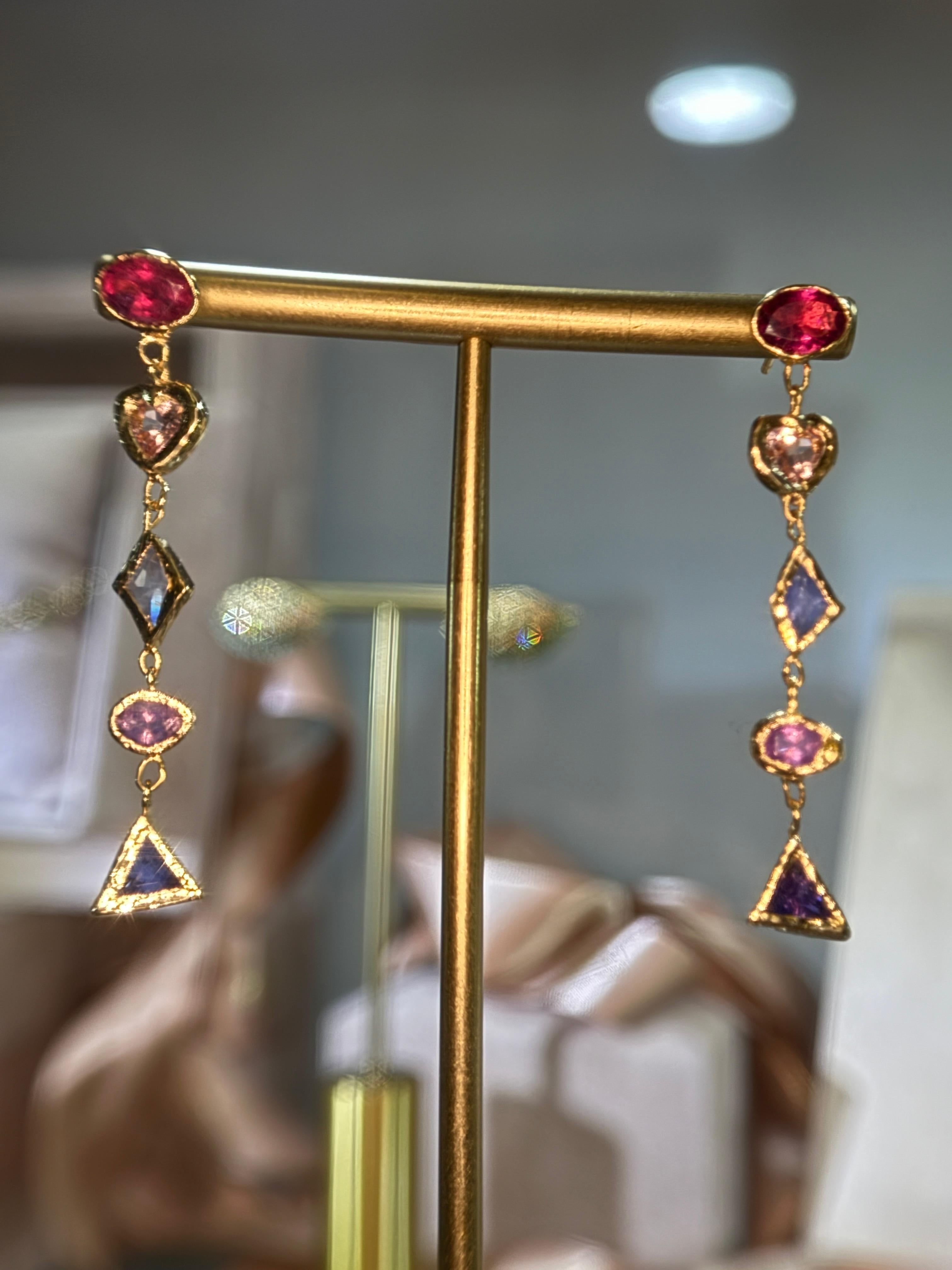 Leto Lama Boucles d'oreilles géométriques saphirs et tourmaline en forme de coeur en or 18 ct Pour femmes en vente