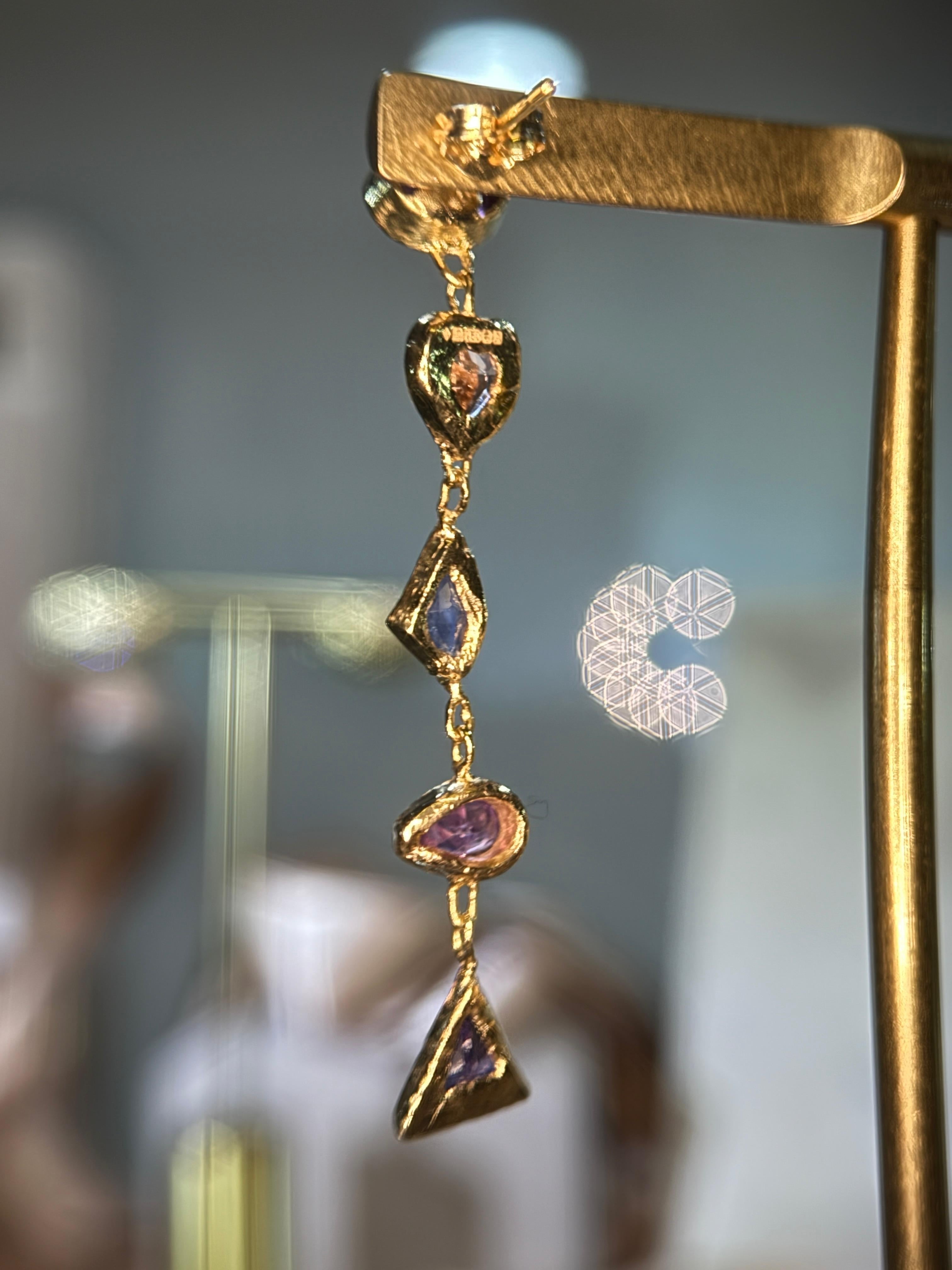 Leto Lama Boucles d'oreilles géométriques saphirs et tourmaline en forme de coeur en or 18 ct en vente 2