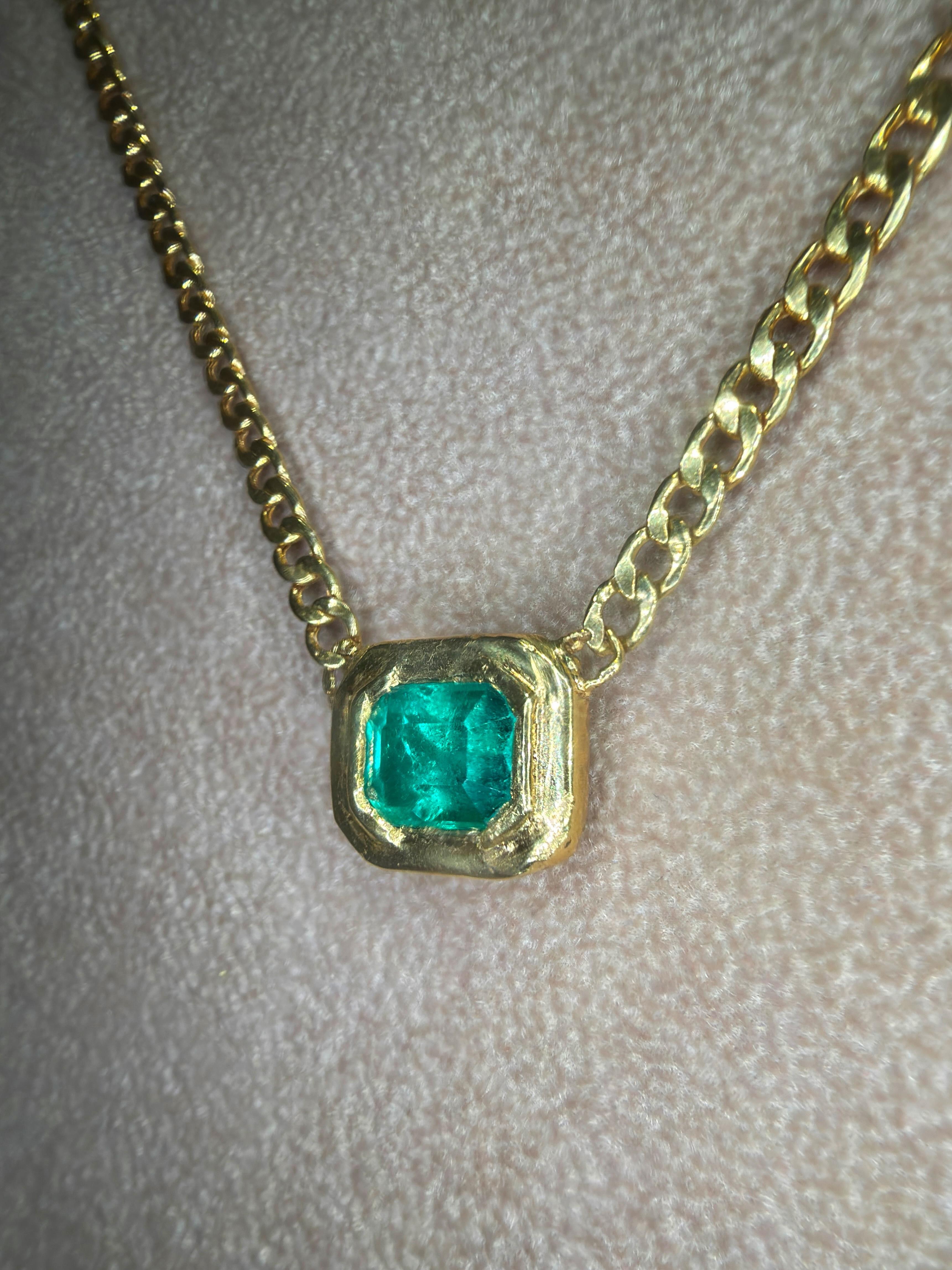 Taglio smeraldo Leto Lama GIA Certified 2.9 Carat Colombian Emerald cuban chain necklace in vendita