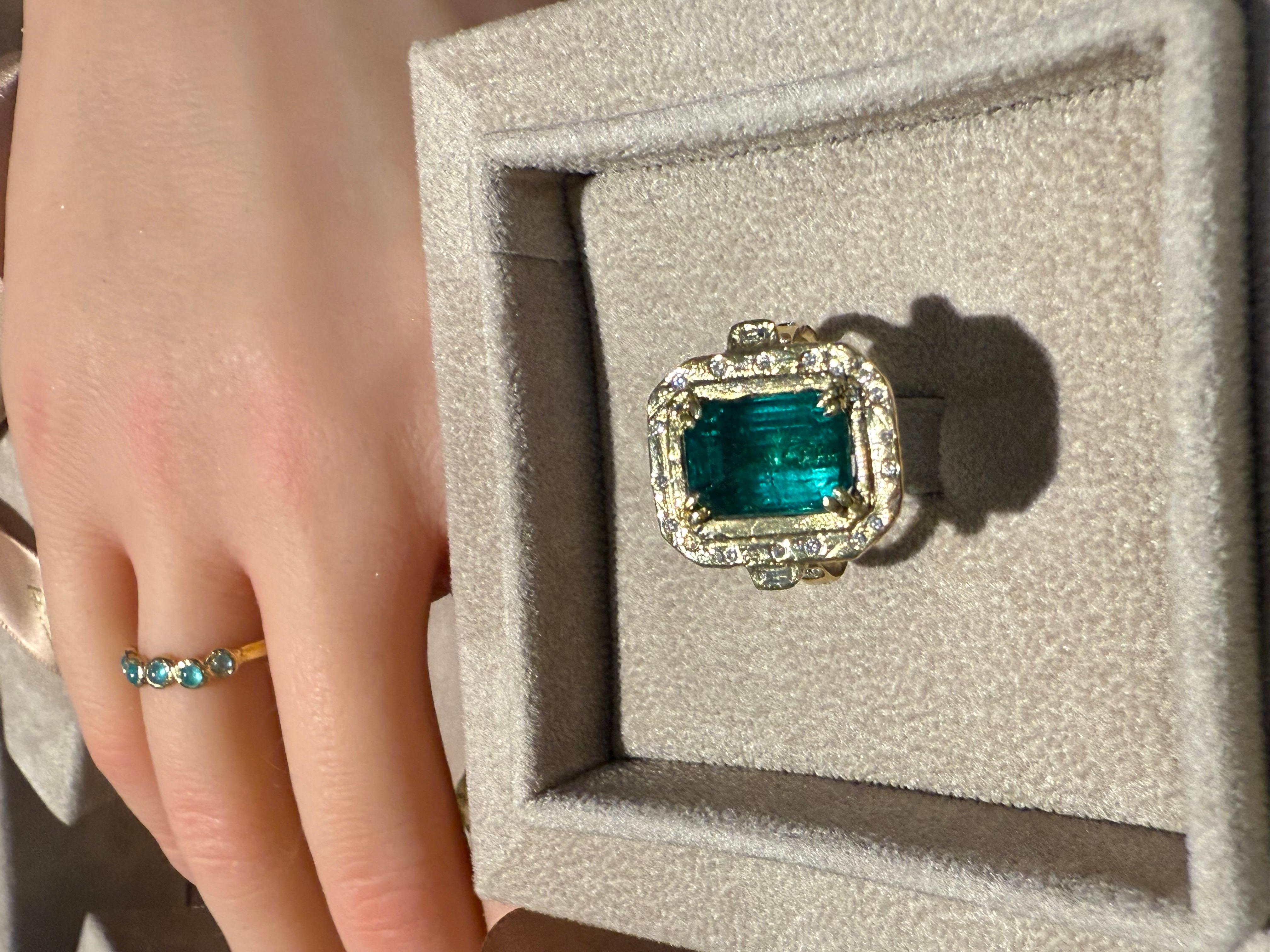 Leto Lama IGI Certified 4.26 Cts Emerald with diamonds engagement cocktail ring en vente 8