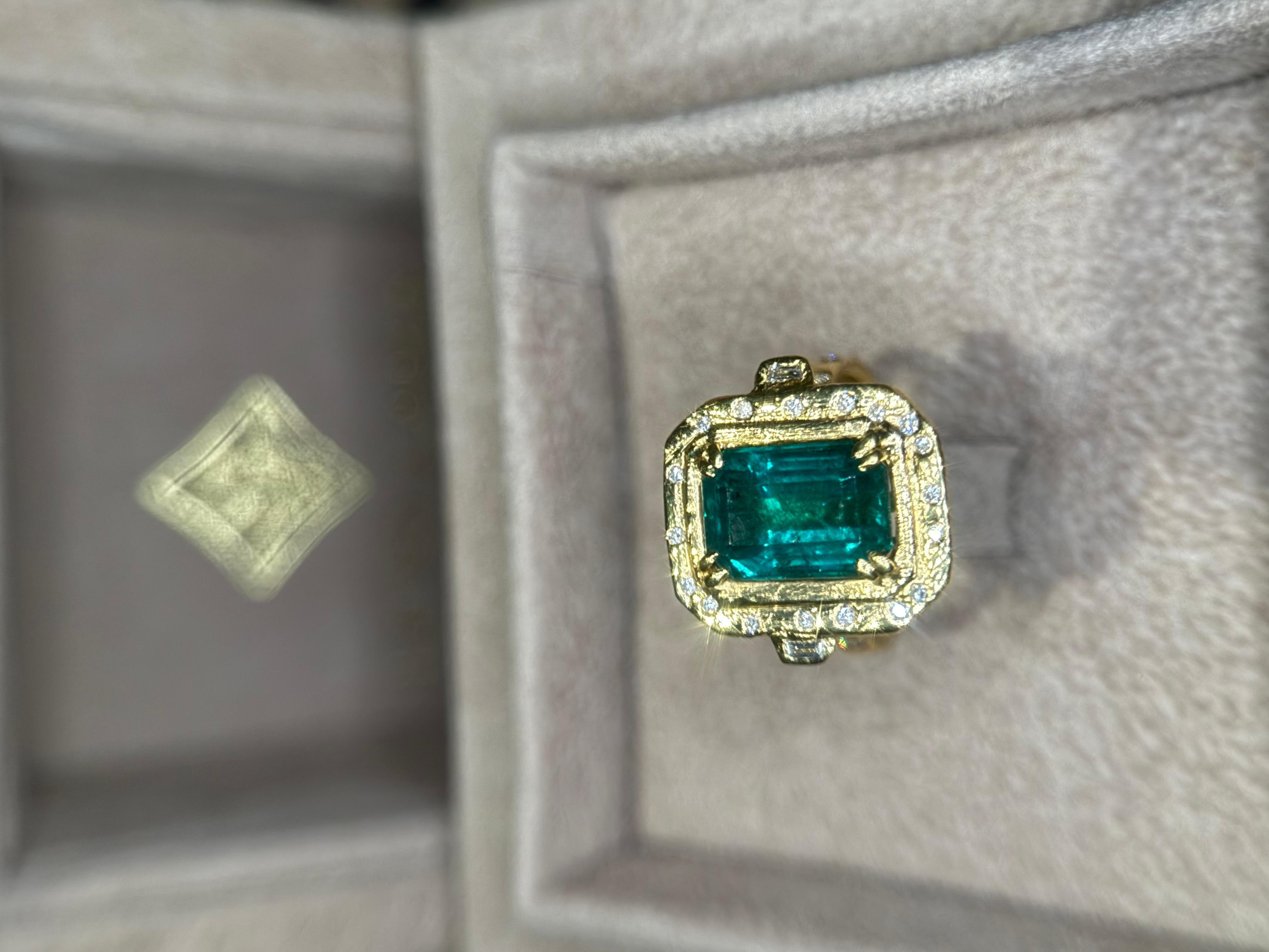 Leto Lama IGI Certified 4.26 Cts Emerald with diamonds engagement cocktail ring en vente 9