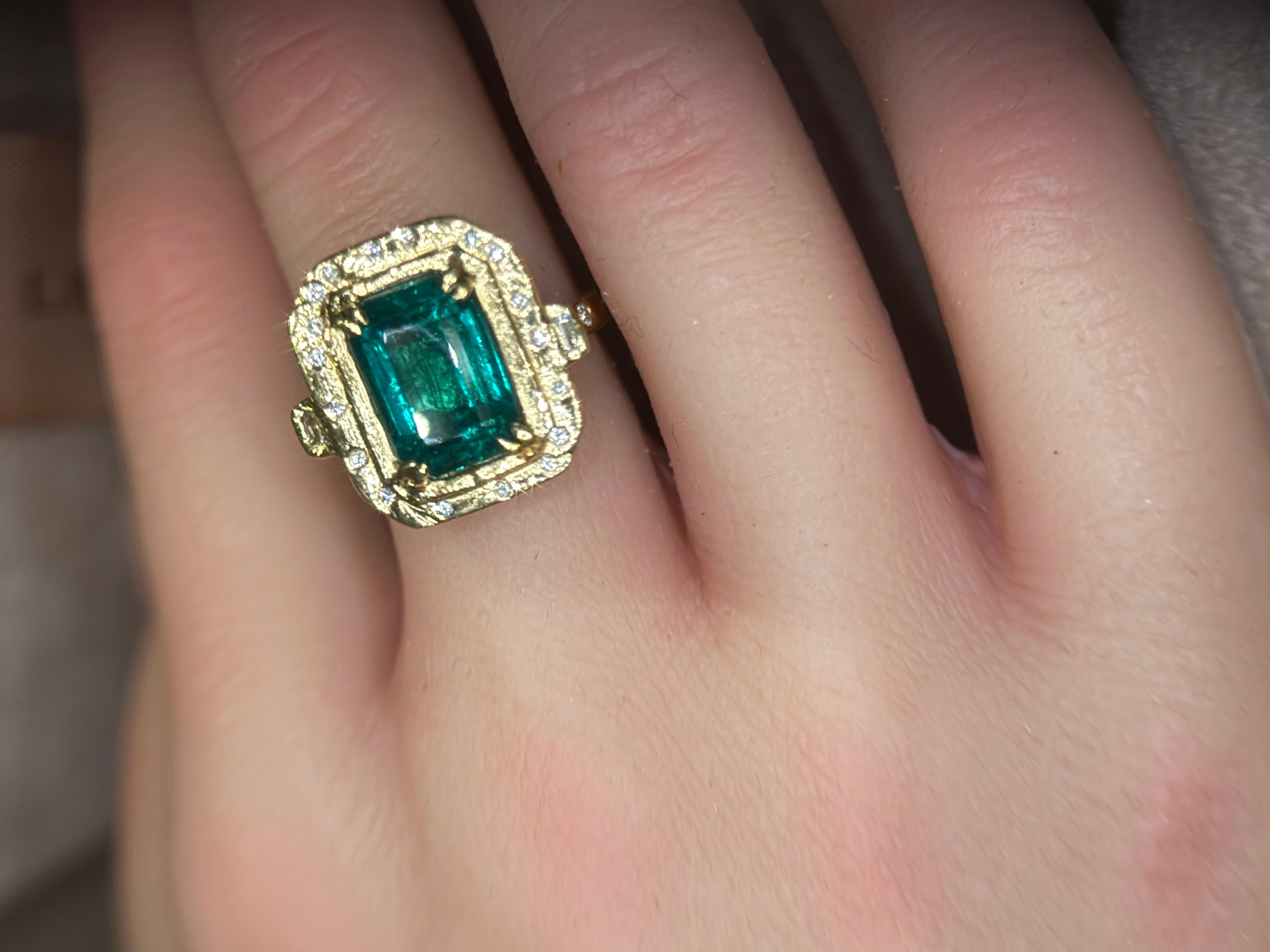 Leto Lama IGI Certified 4.26 Cts Emerald with diamonds engagement cocktail ring en vente 13
