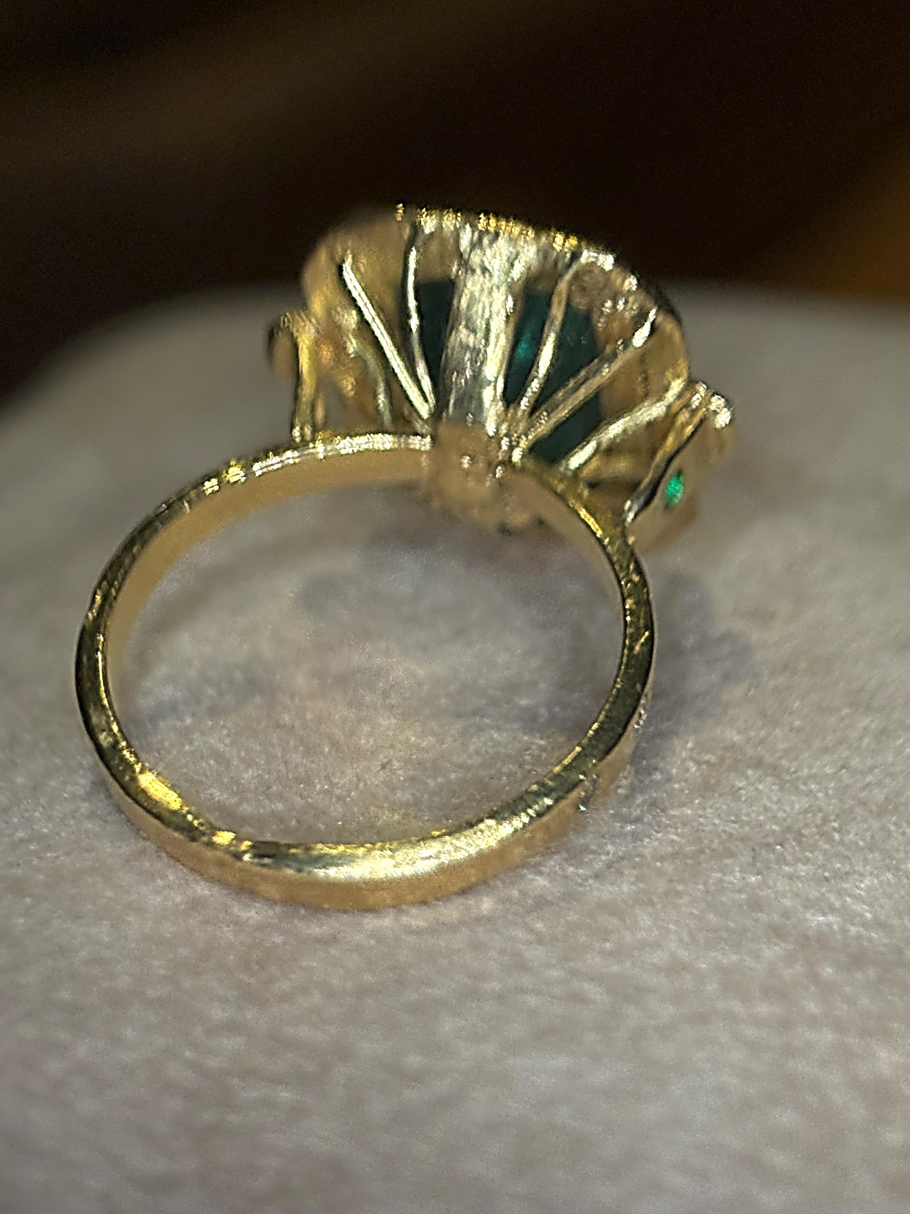 Leto Lama IGI Certified 4.26 Cts Emerald with diamonds engagement cocktail ring Pour femmes en vente