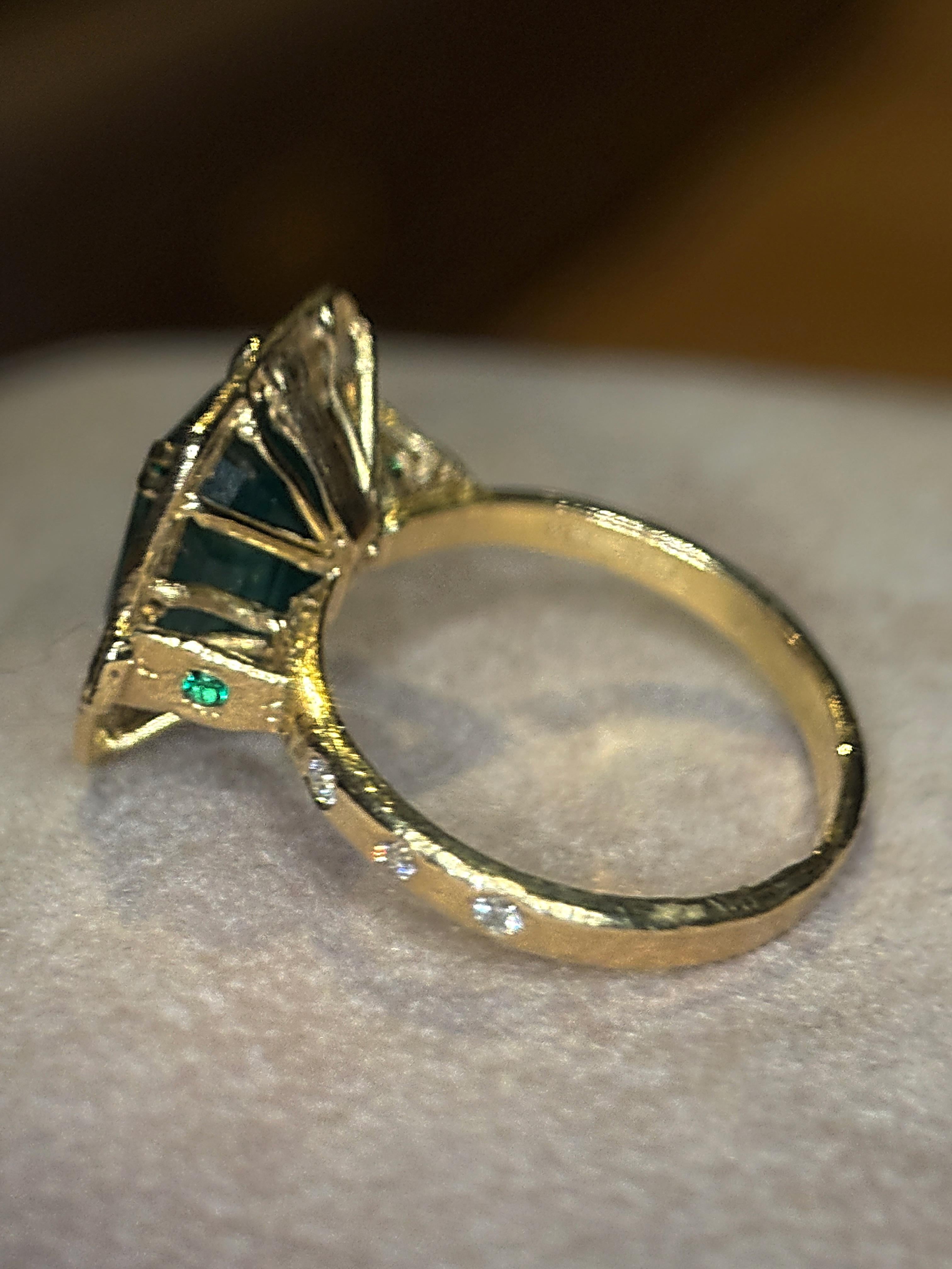 Leto Lama IGI Certified 4.26 Cts Emerald with diamonds engagement cocktail ring en vente 1