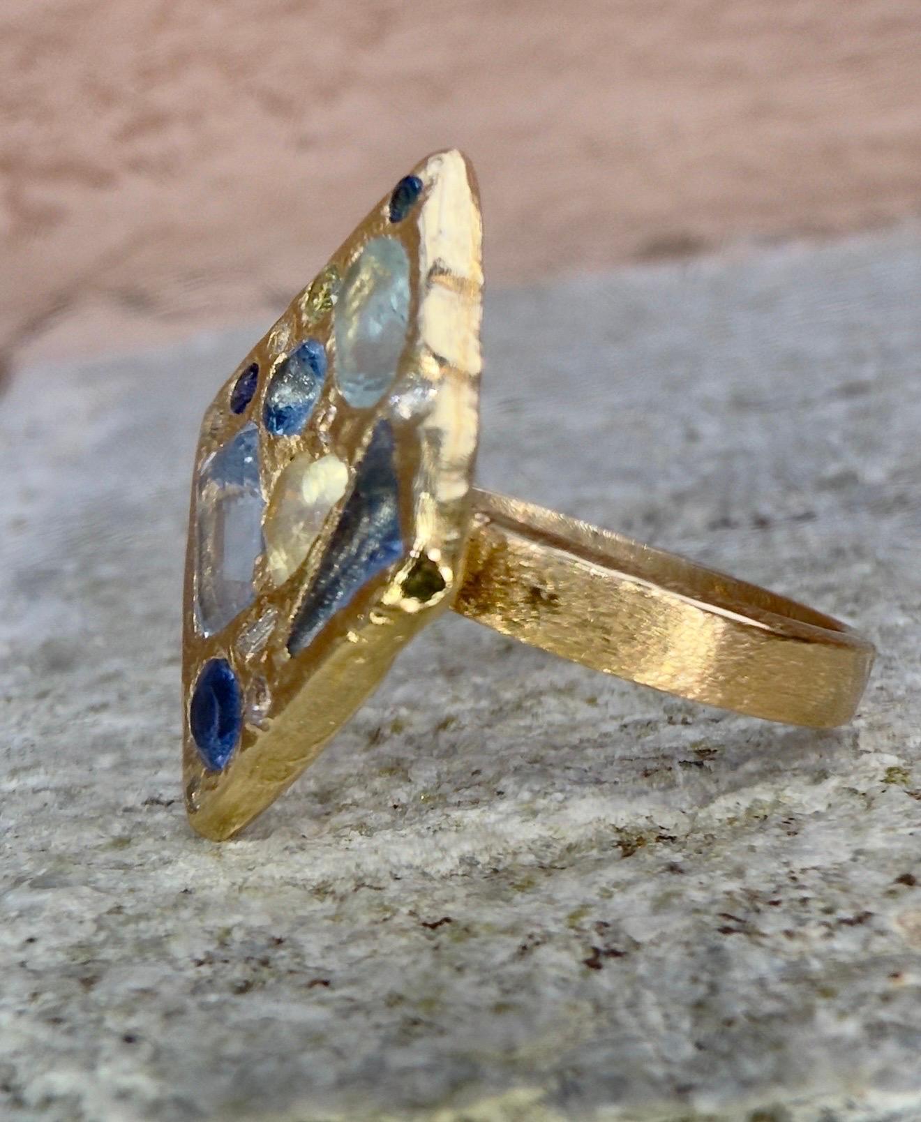 Round Cut Leto Lama Ocean Inspired Lozenge Abstract Art Ring Sapphires Diamonds 18 Ct Gold For Sale