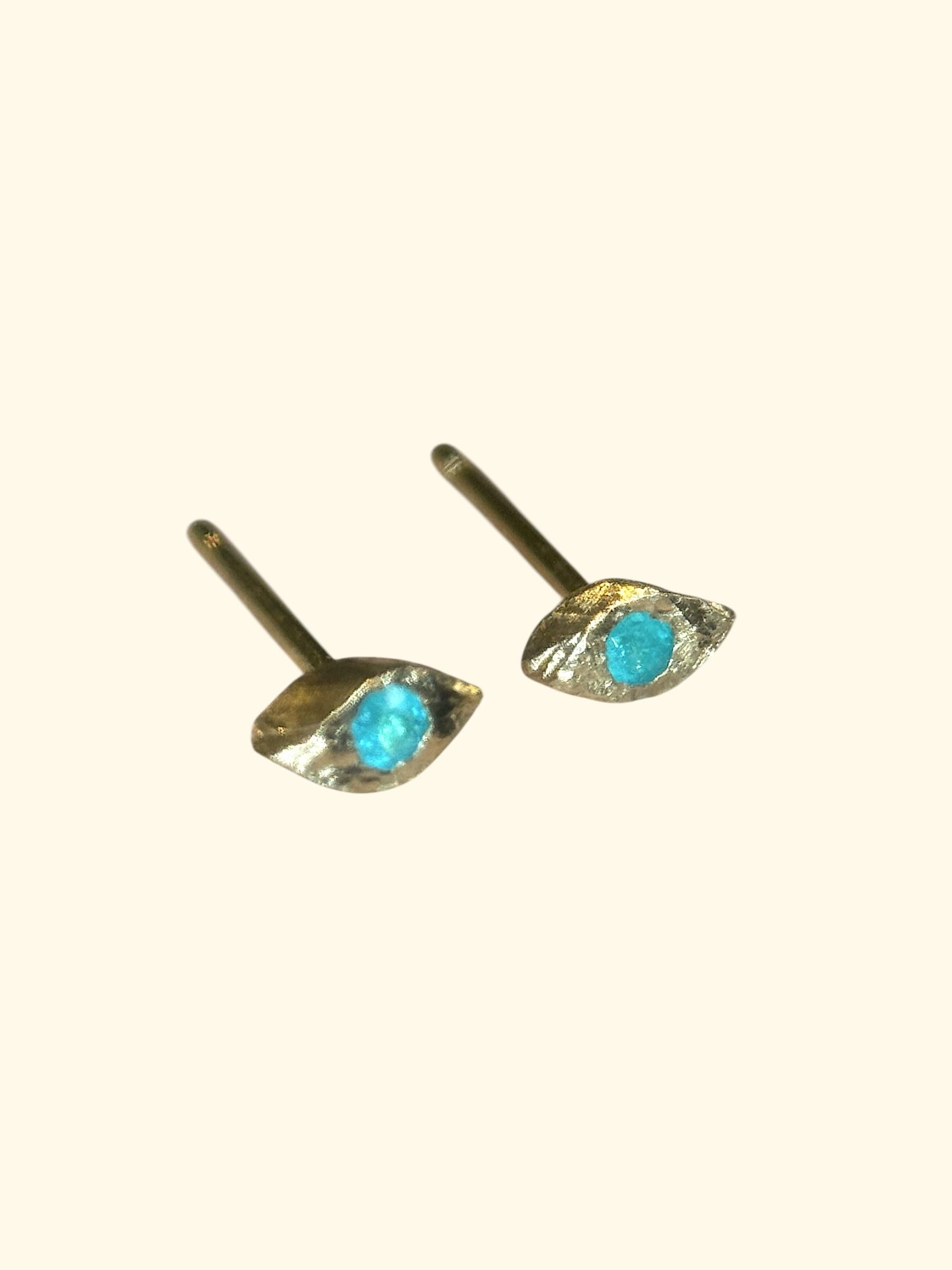 da uomo o donna Leto Lama Neon Blue Brazilian Paraiba Tourmaline Mini Evil Eye Studs Oro 18 carati in vendita