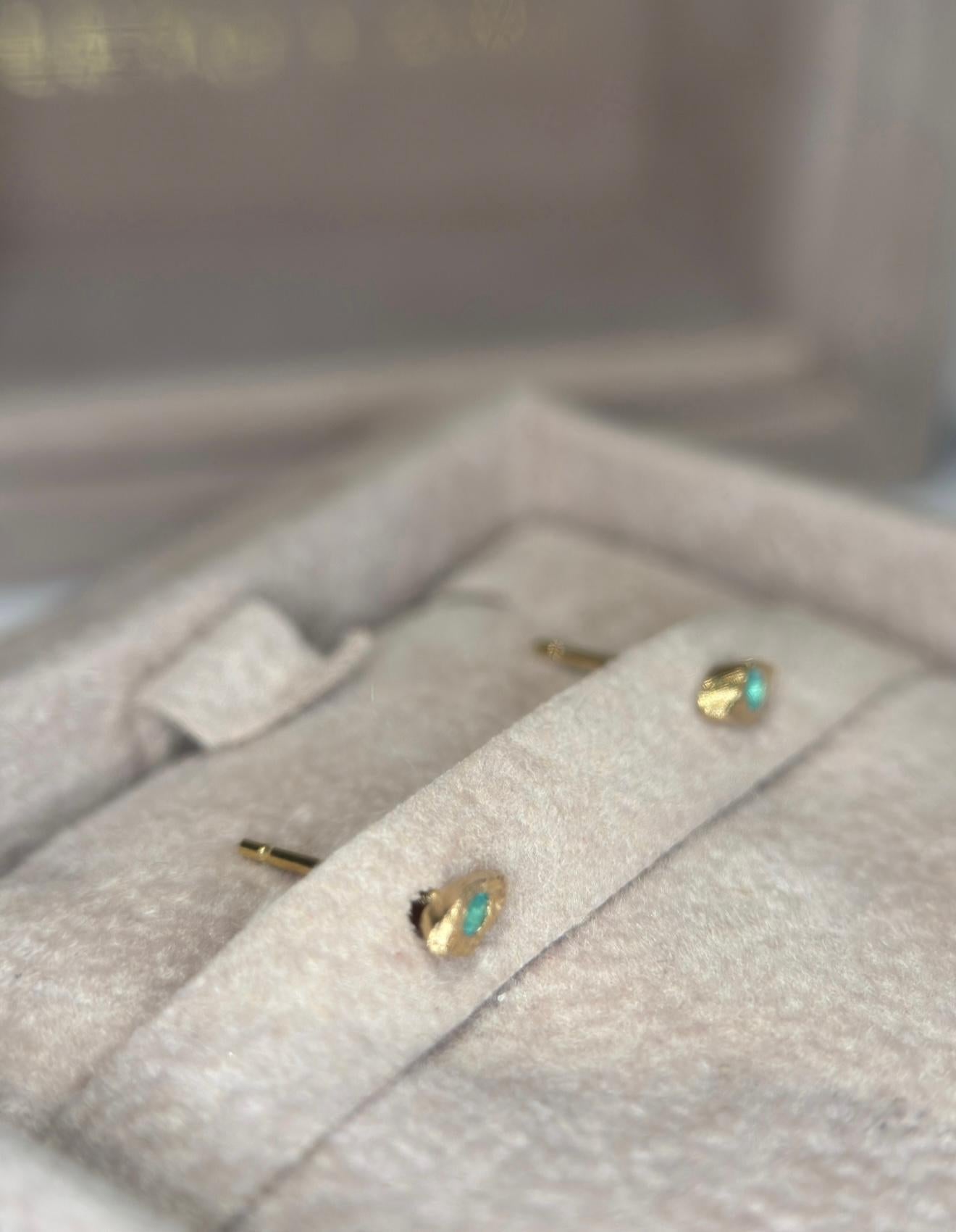 Leto Lama Neon Blue Brazilian Paraiba Tourmaline Mini Evil Eye Studs Oro 18 carati in vendita 1