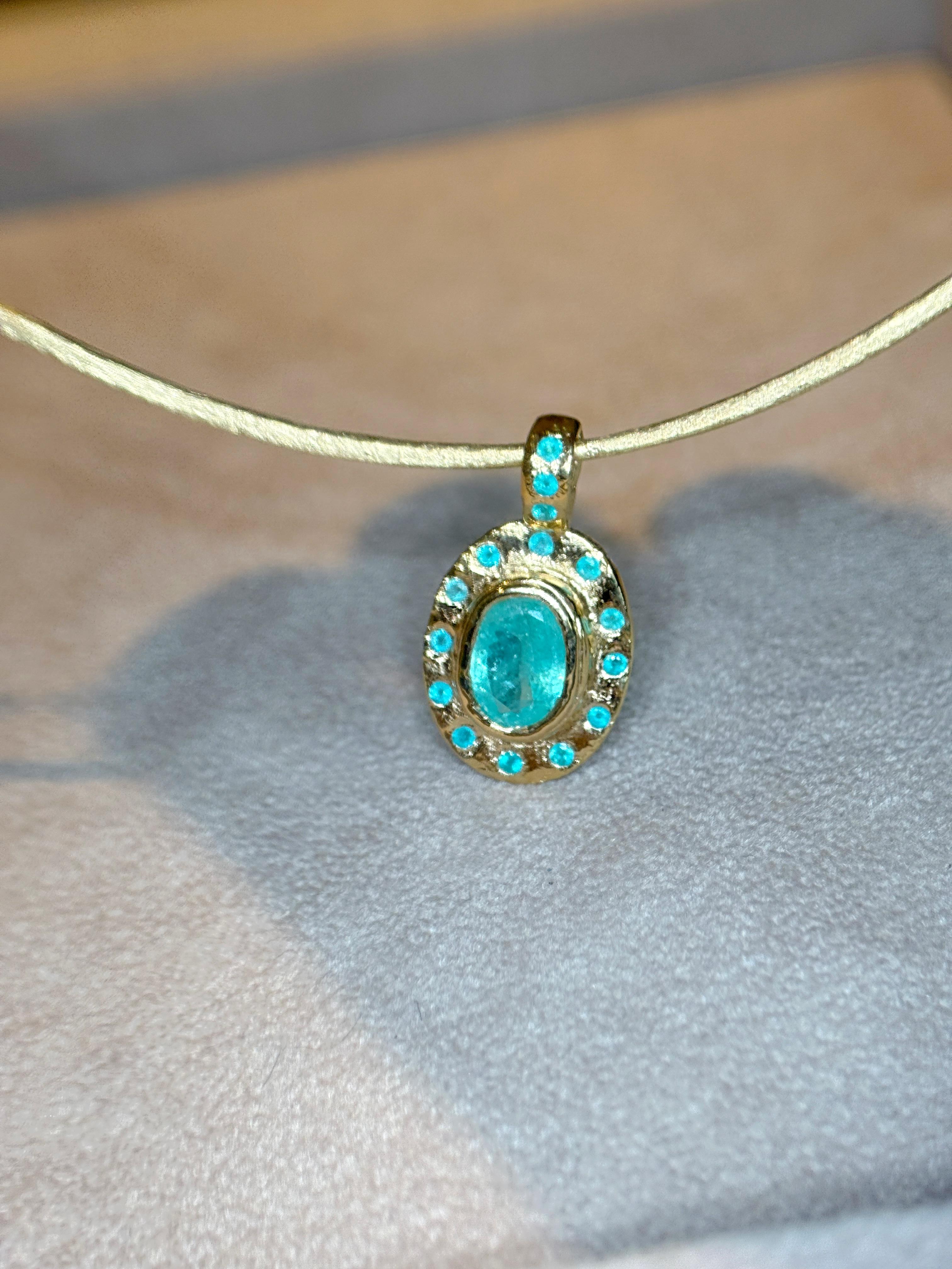 Artigiano Leto Lama - Collana ovale con tormaline brasiliane Paraiba e Mozambico di colore blu neon in vendita