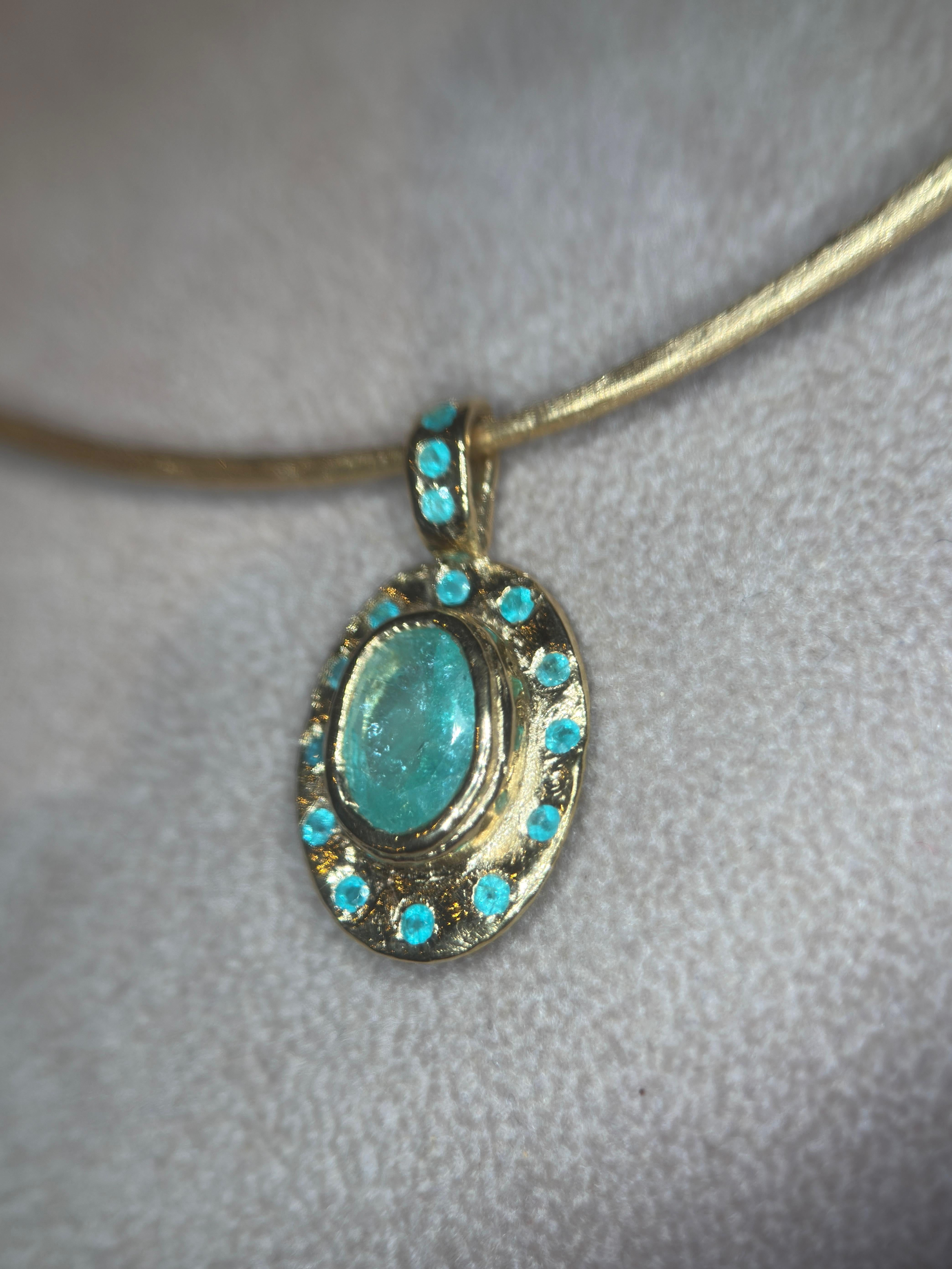 da uomo o donna Leto Lama - Collana ovale con tormaline brasiliane Paraiba e Mozambico di colore blu neon in vendita