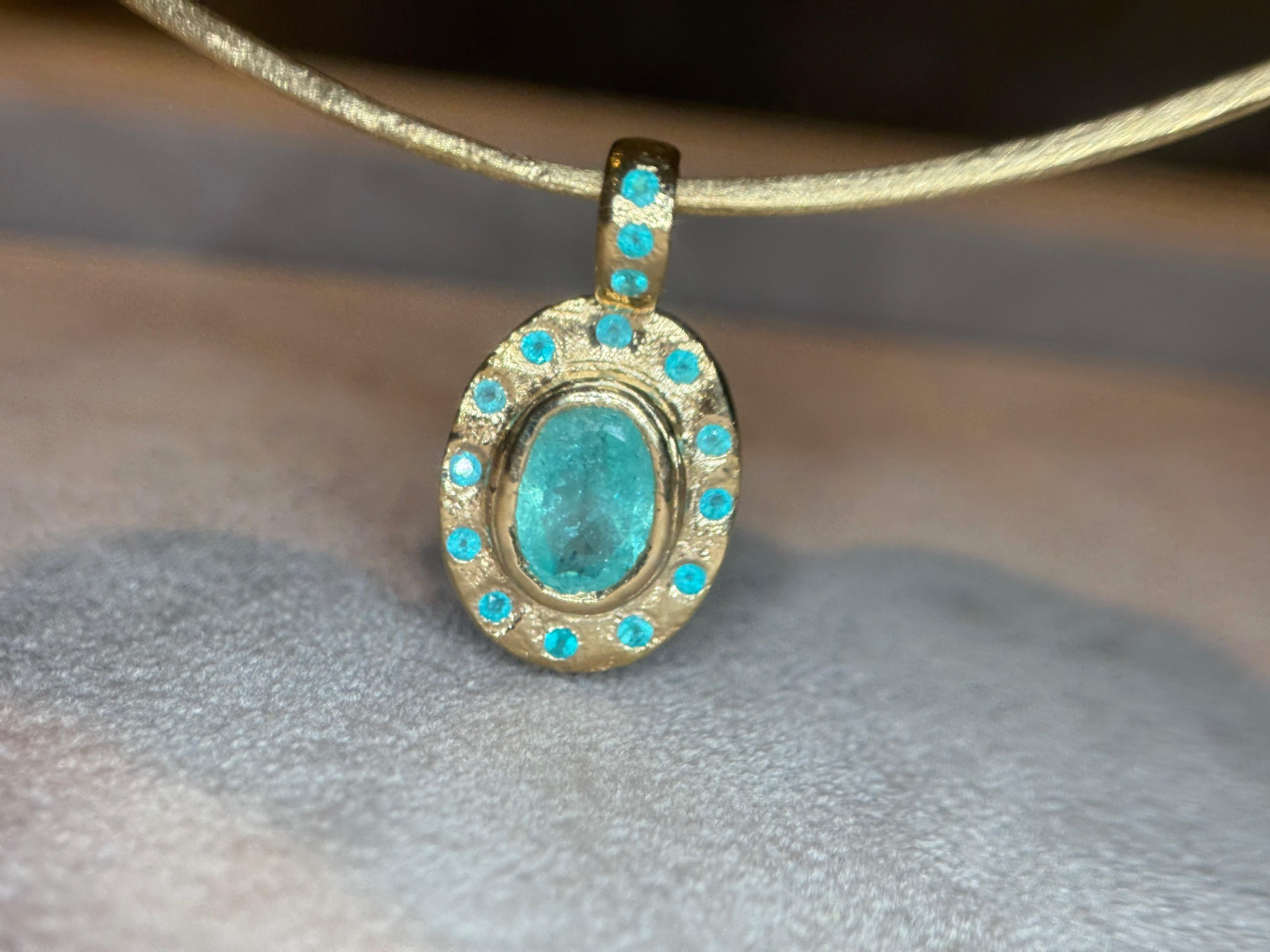 Leto Lama - Collana ovale con tormaline brasiliane Paraiba e Mozambico di colore blu neon in vendita 2