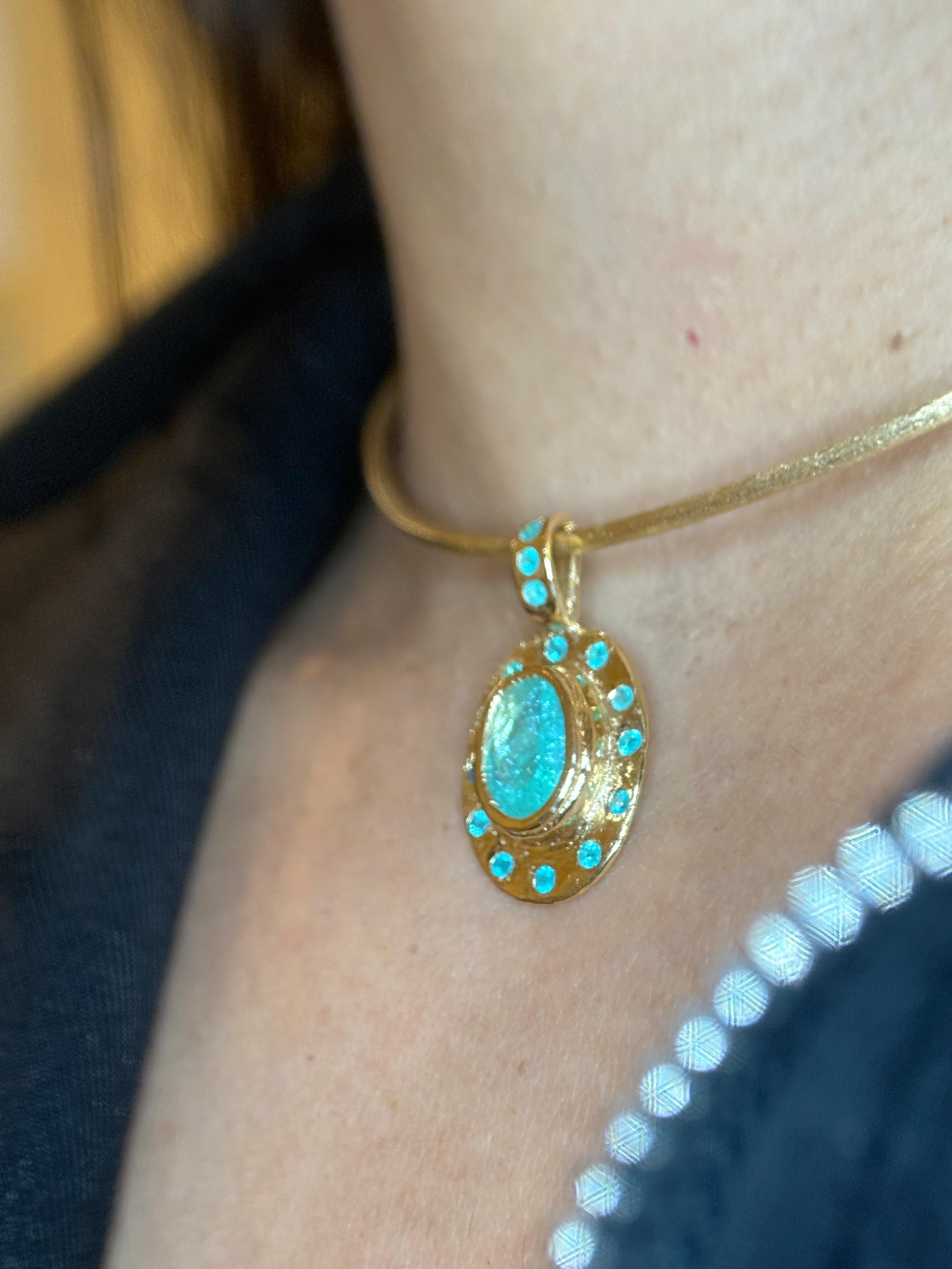 Leto Lama - Collana ovale con tormaline brasiliane Paraiba e Mozambico di colore blu neon in vendita 3