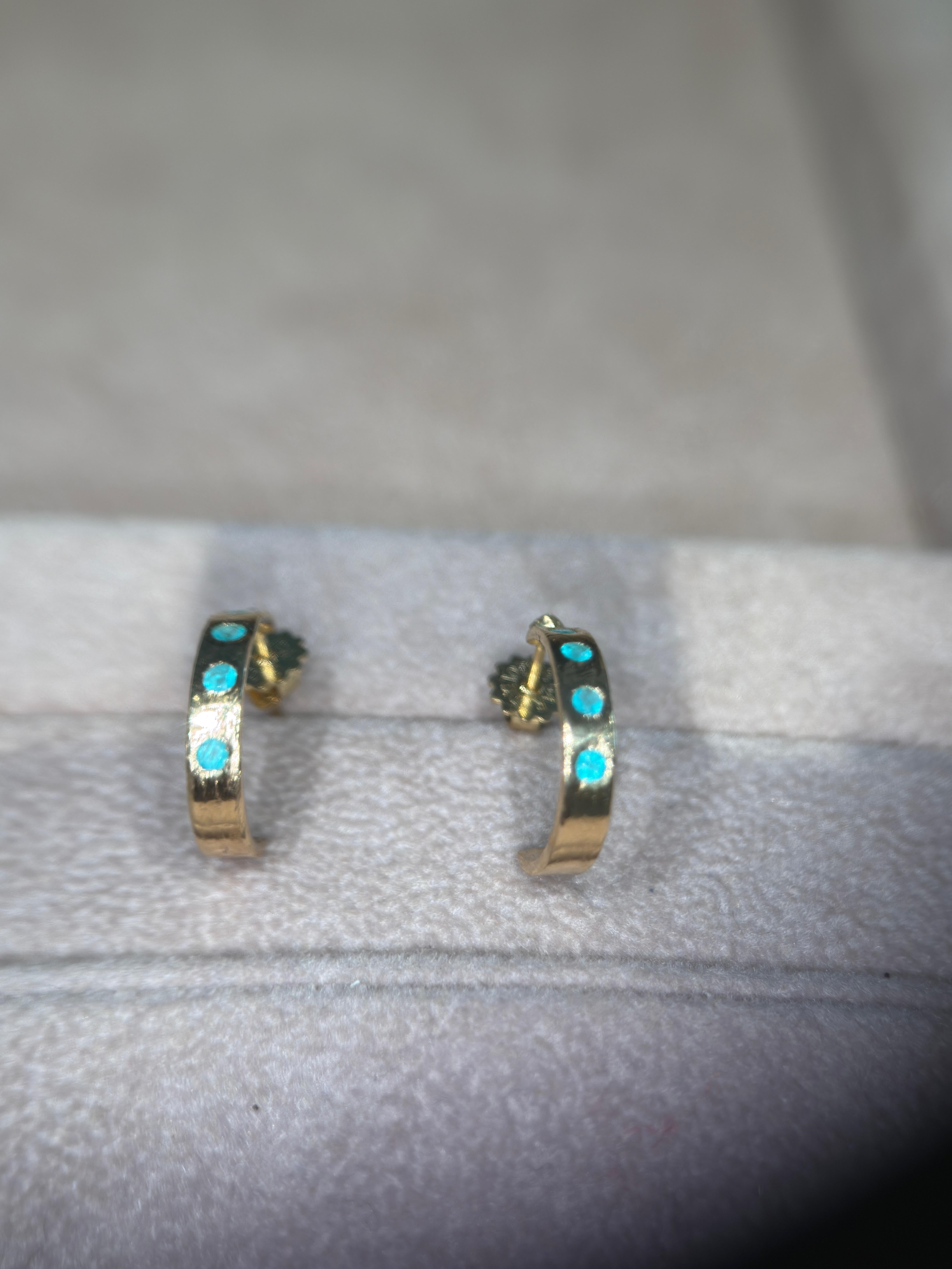 Orecchini a cerchio con tormaline Paraiba brasiliane blu neon di Leto Lama in vendita 4