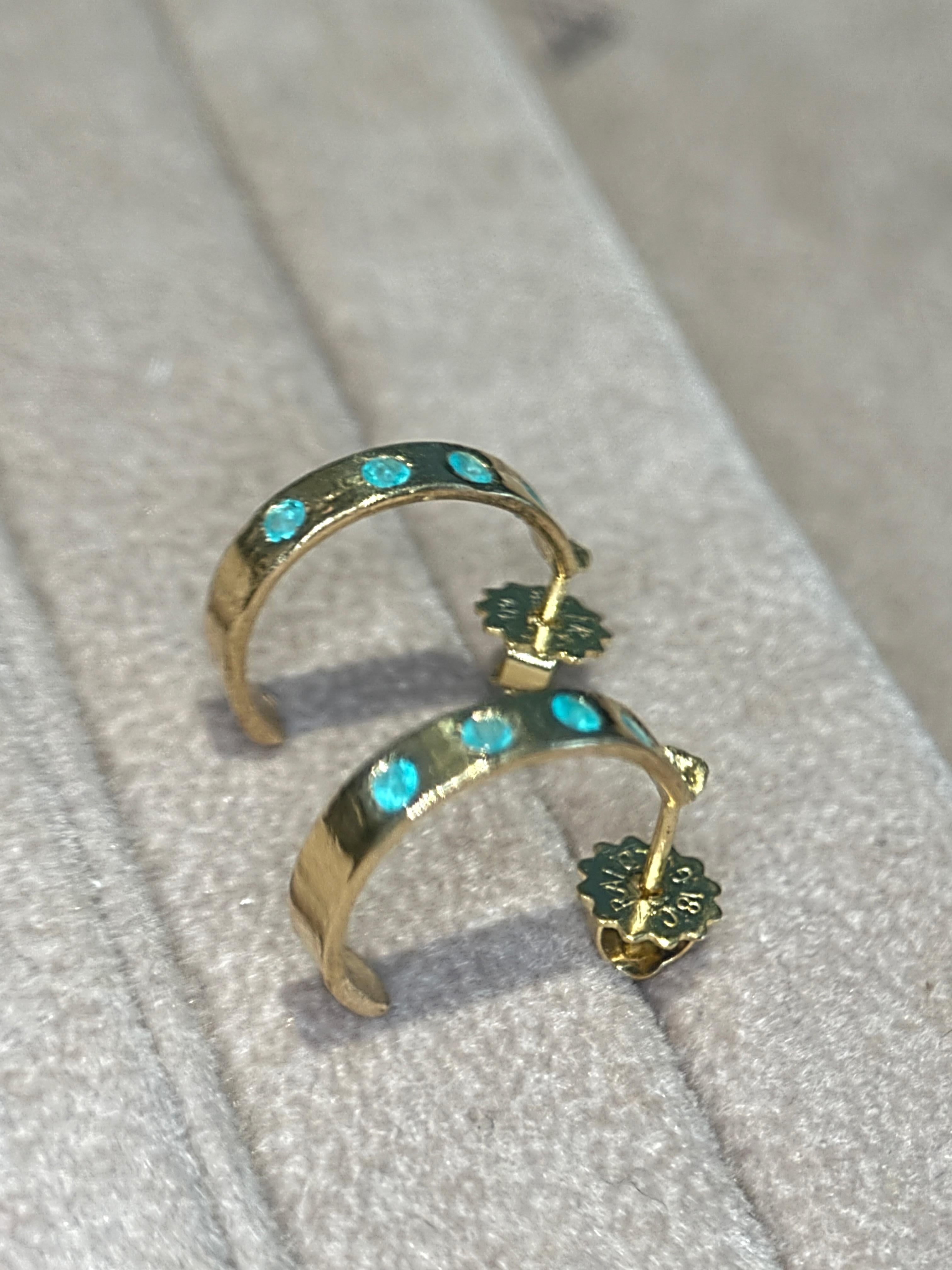 Orecchini a cerchio con tormaline Paraiba brasiliane blu neon di Leto Lama in vendita 9