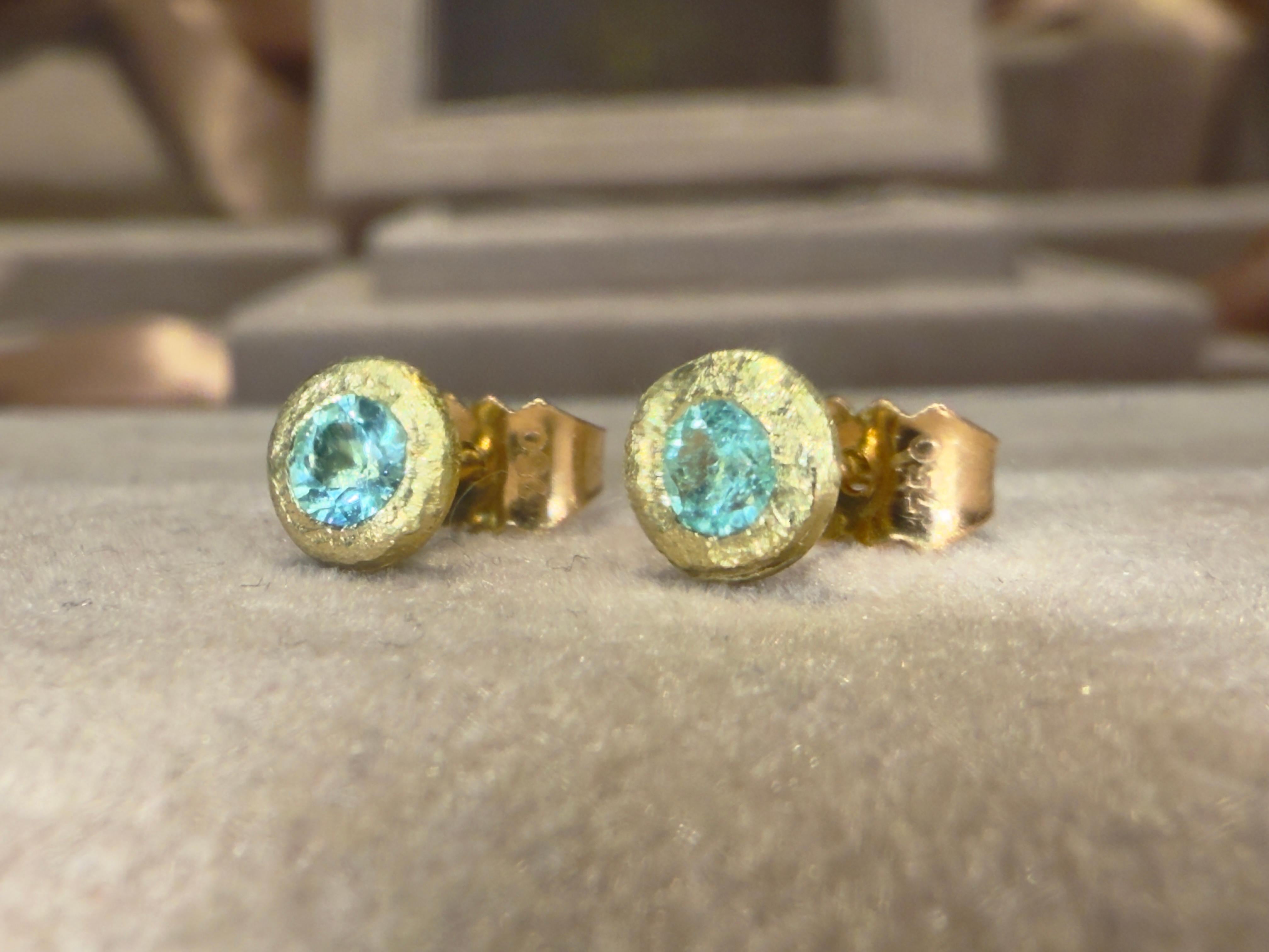 Borchie con tormalina Paraiba Leto Lama in oro giallo 18 carati In condizioni Nuovo in vendita a London, GB